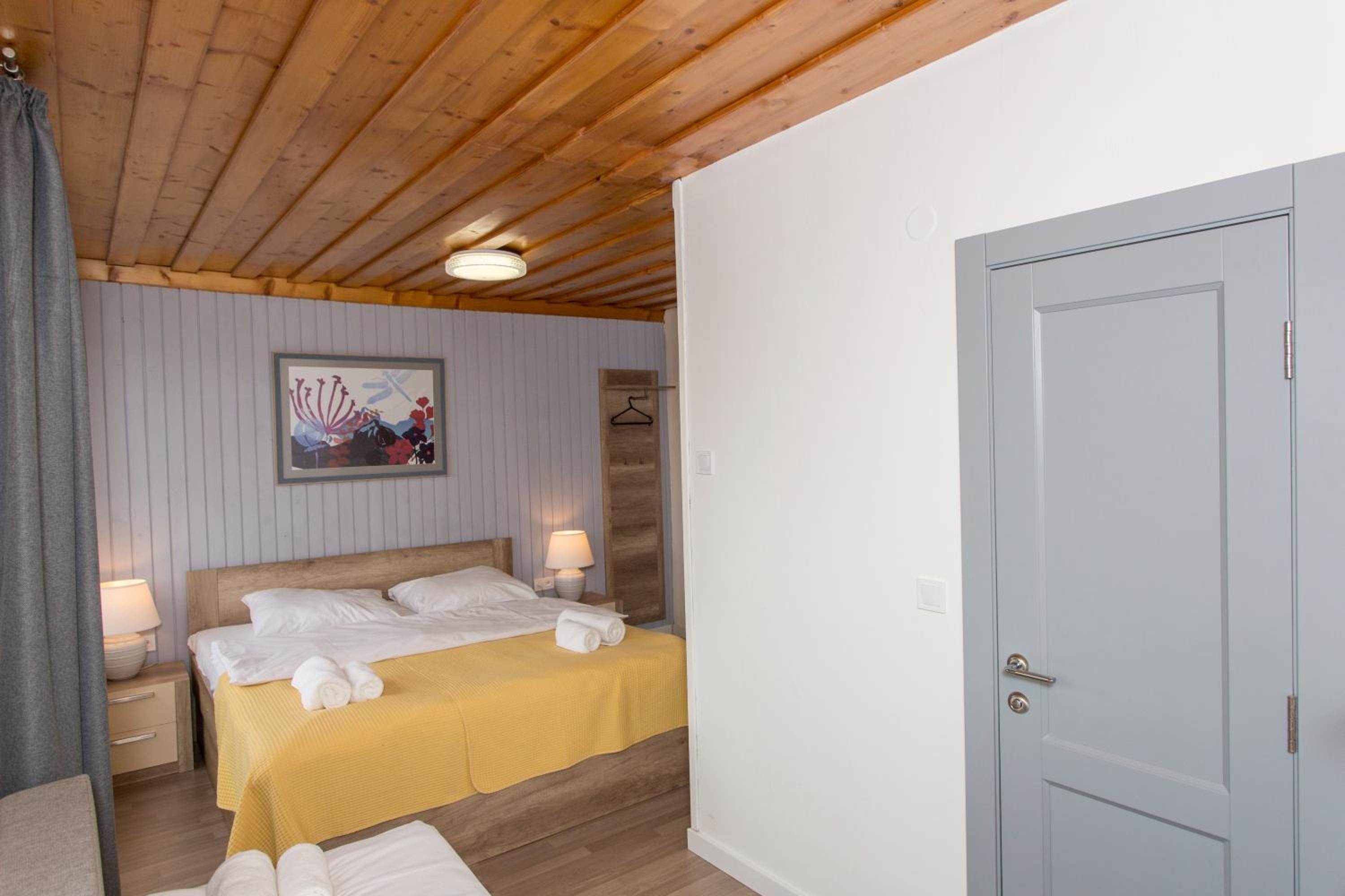 Triple Room with Private Bathroom - Photo 7