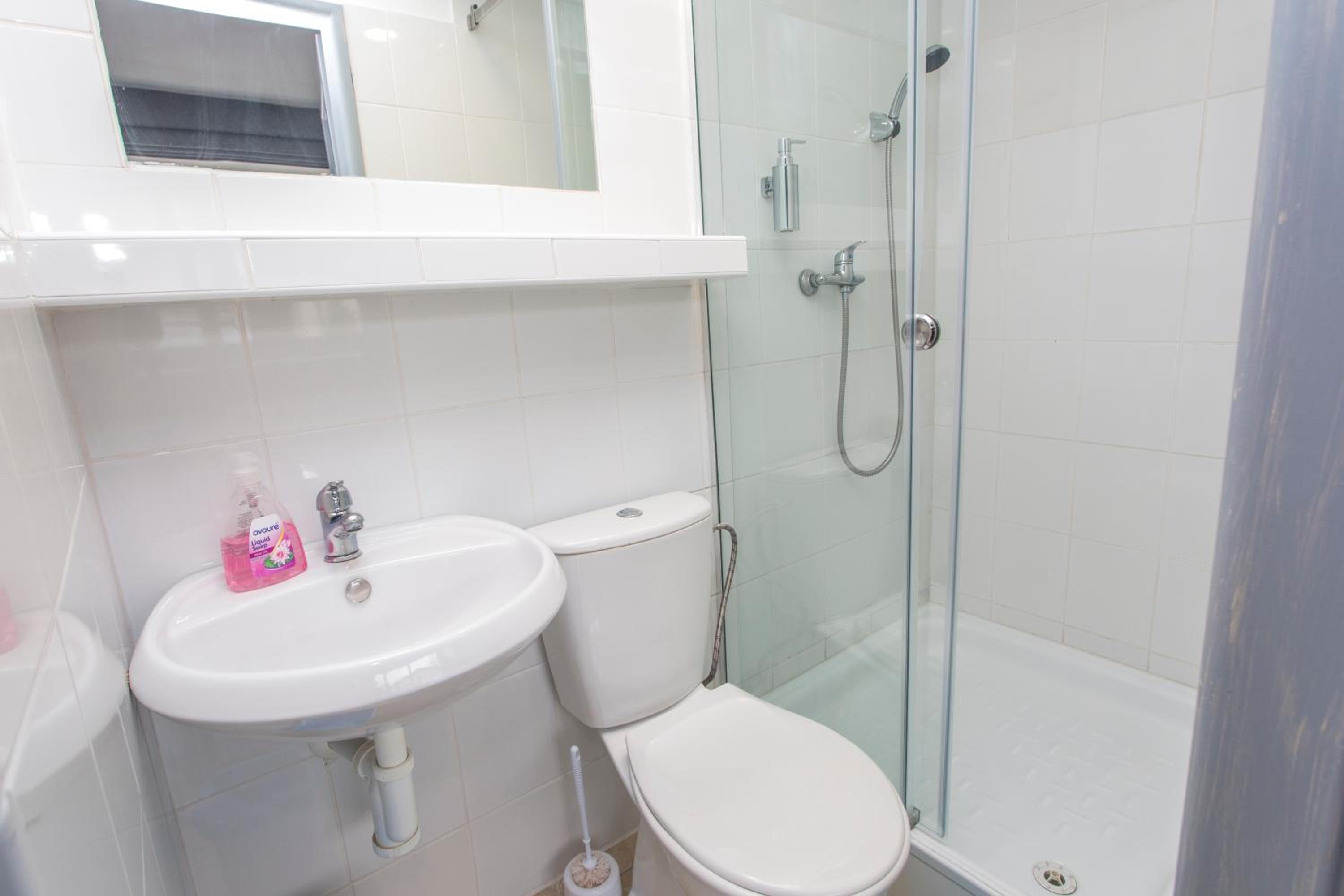 Triple Room with Private Bathroom - Photo 2