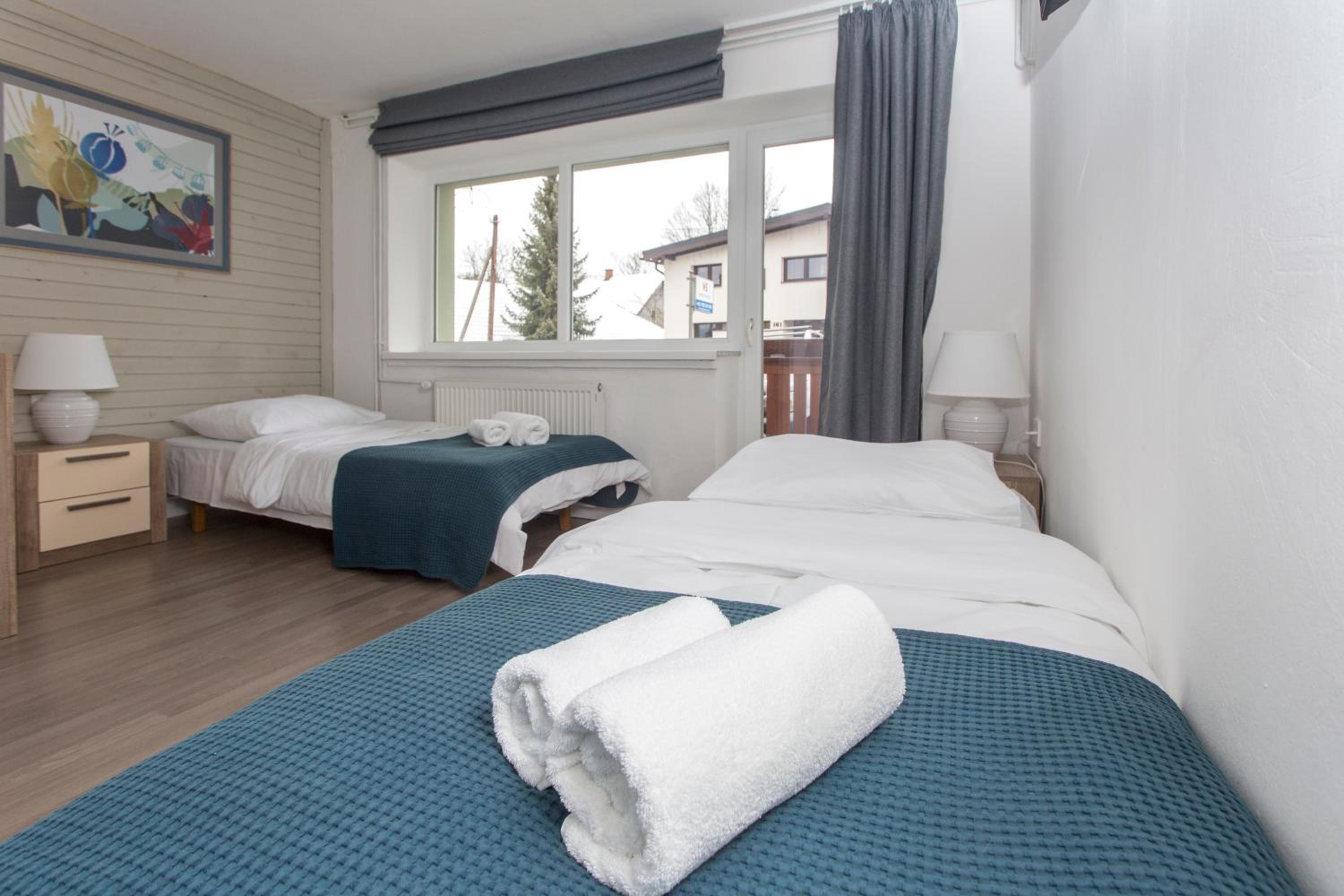 Twin Room with Private Bathroom - Photo 4