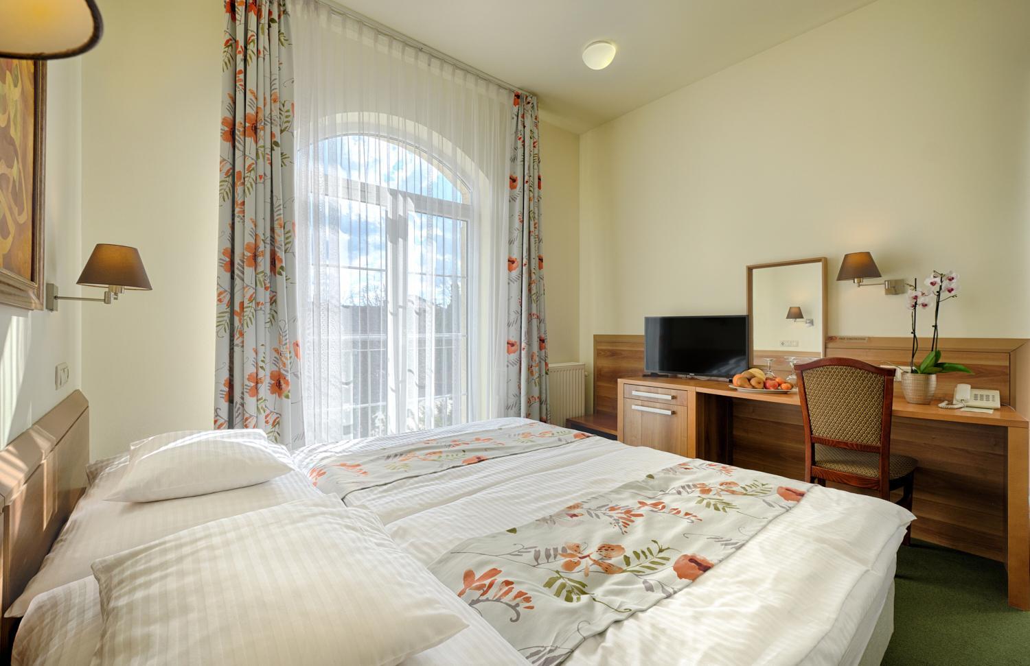 Standard Twin Room - Photo 4