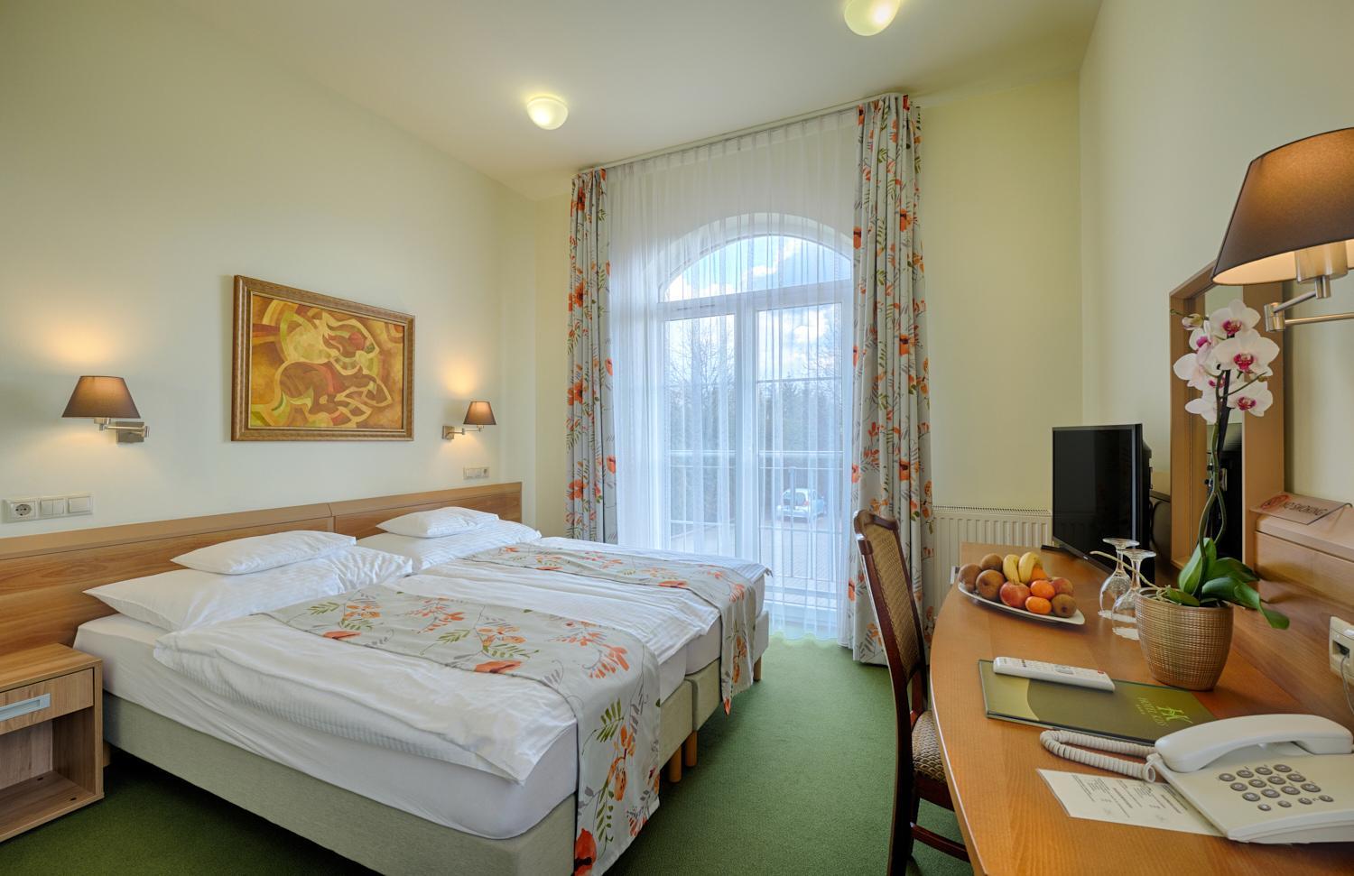 Standard Twin Room - Photo 3