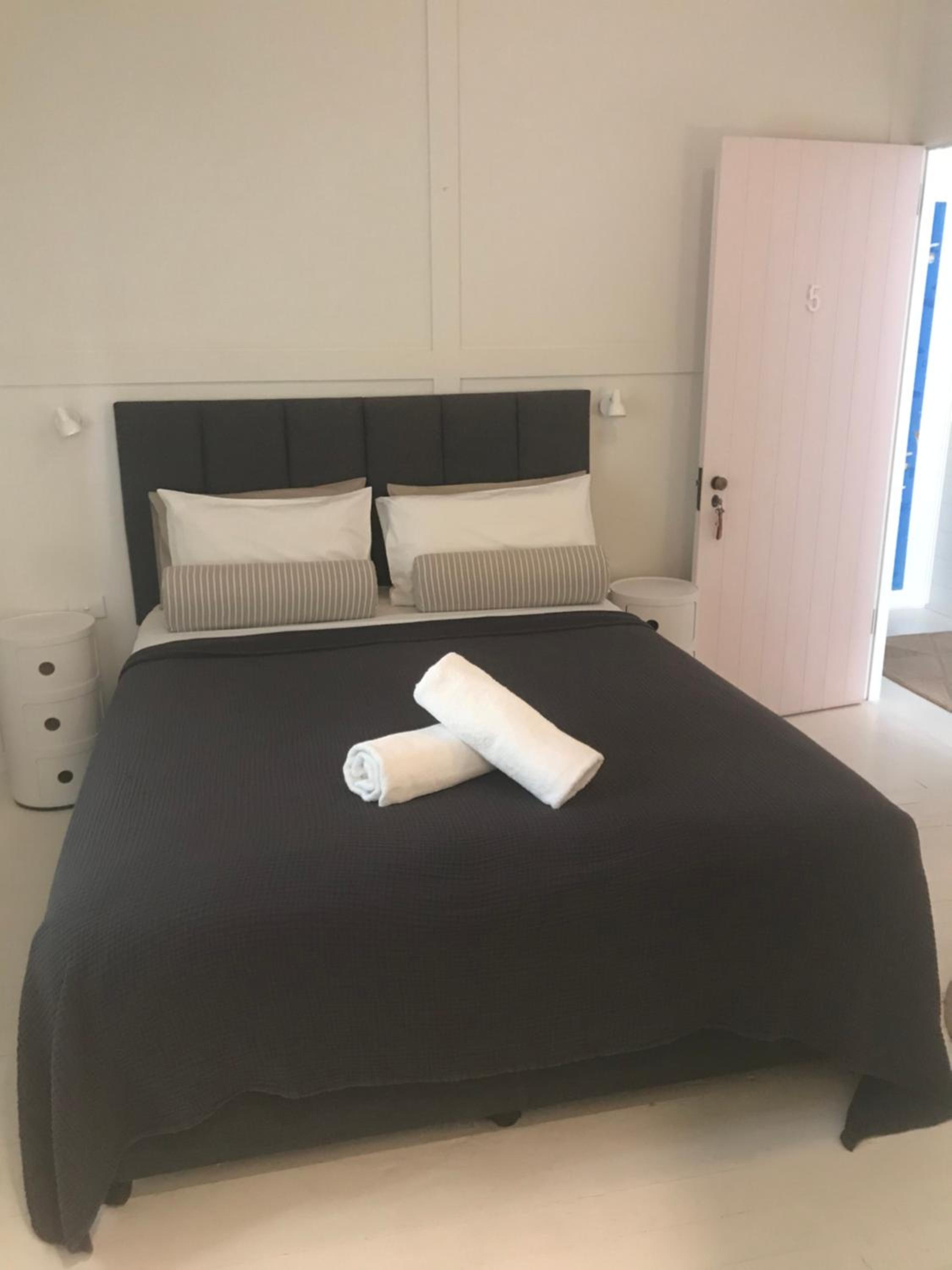 Queen Room with Private External Bathroom