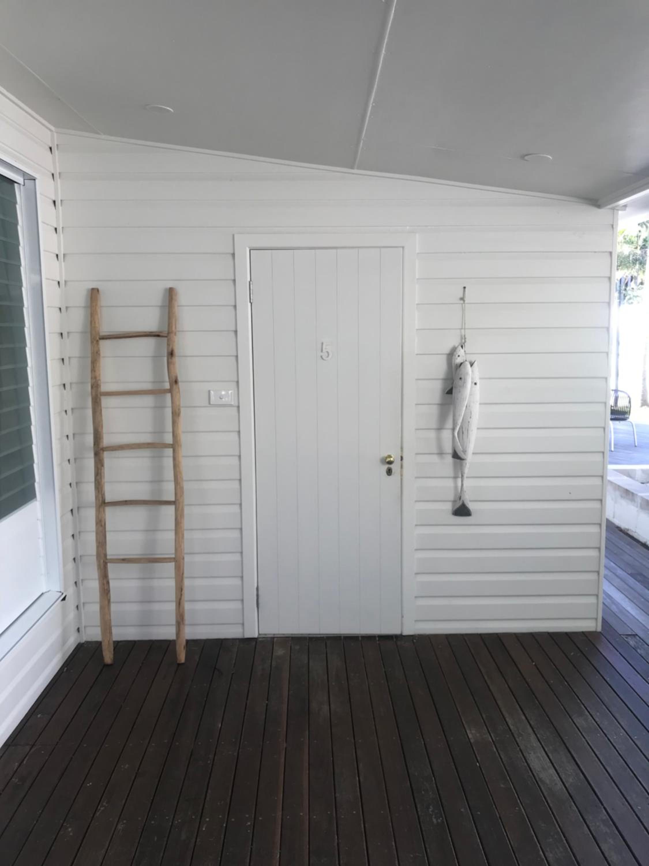 Queen Room with Private External Bathroom thumbnail 6