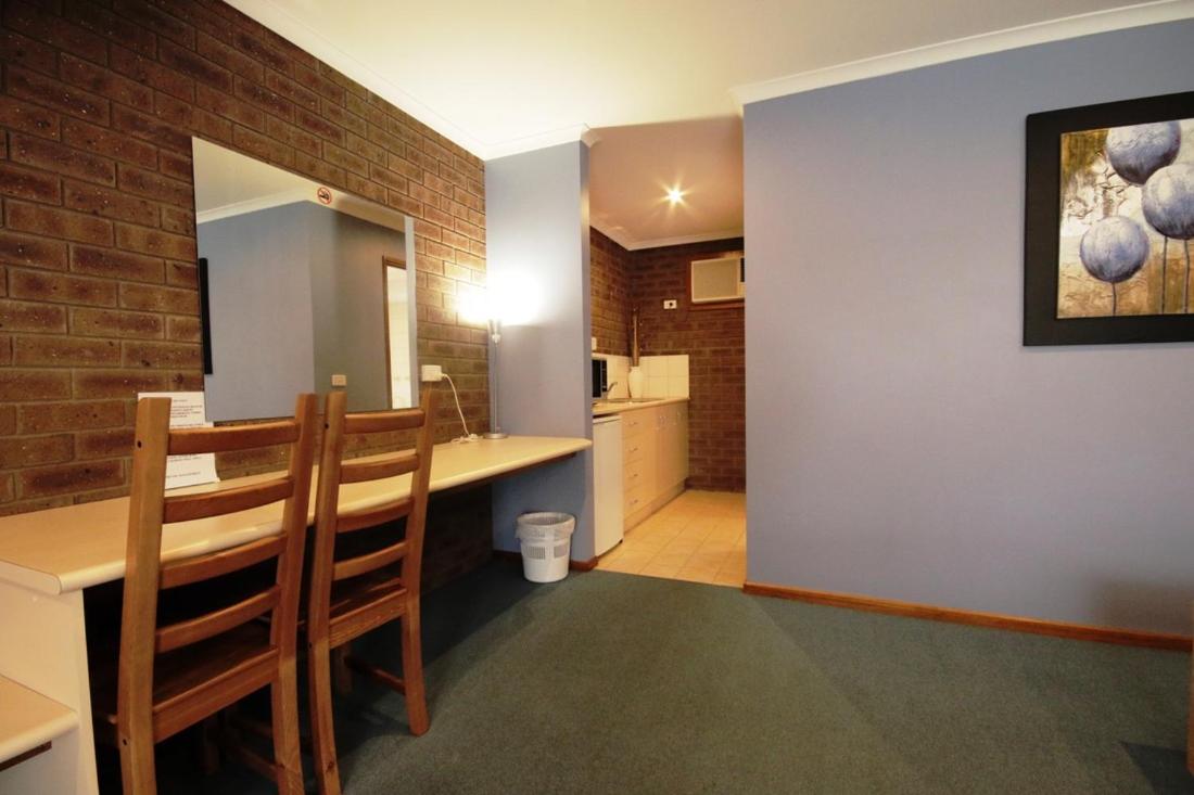 Deluxe Queen Room - Photo 6