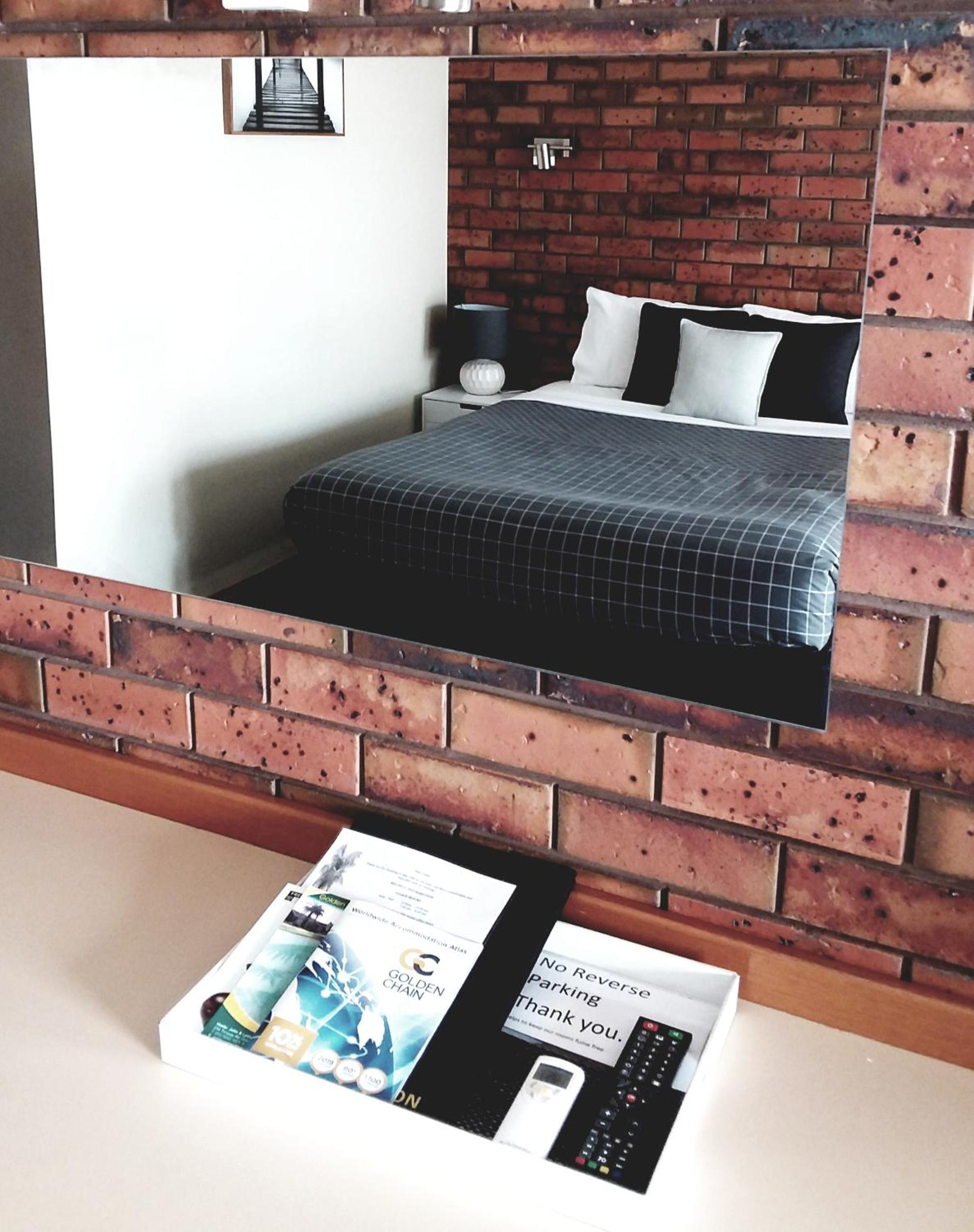Standard Queen Room - Photo 10
