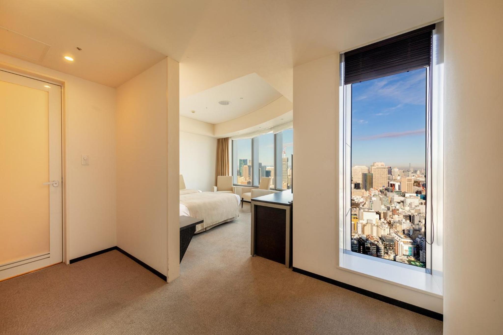 Deluxe Twin Room - Non Smoking - Above 26th floor thumbnail 6