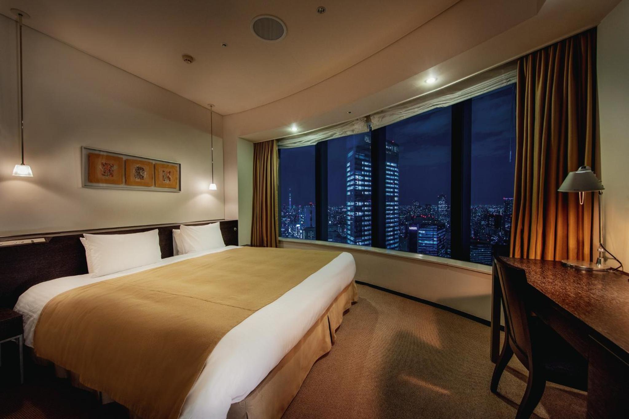 Deluxe Triple Room With 1 King Bed And 1 Sofa Bed - Non Smoking - Above 27th Floor thumbnail 6