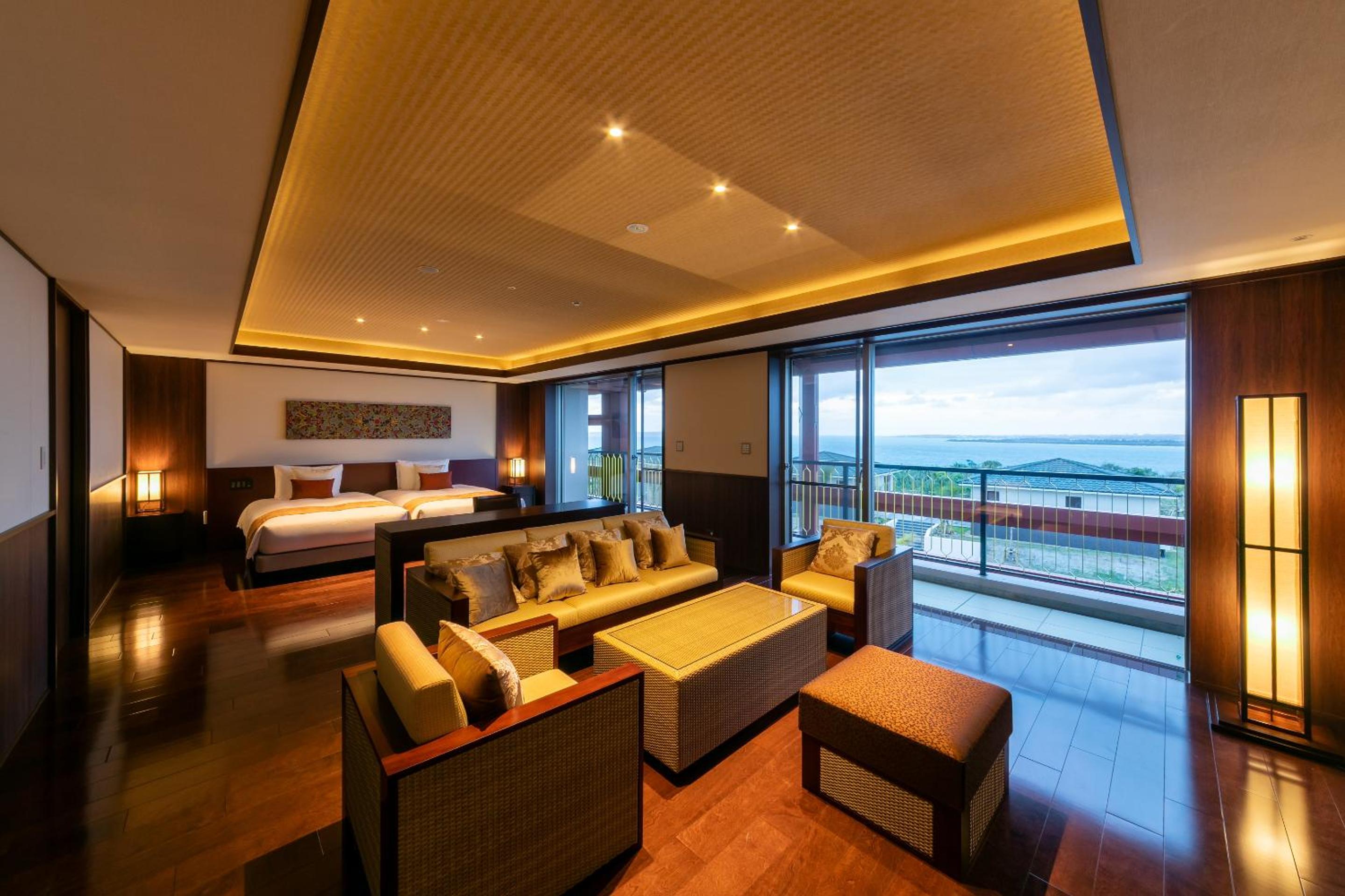 Family Suite with Balcony - Photo 14