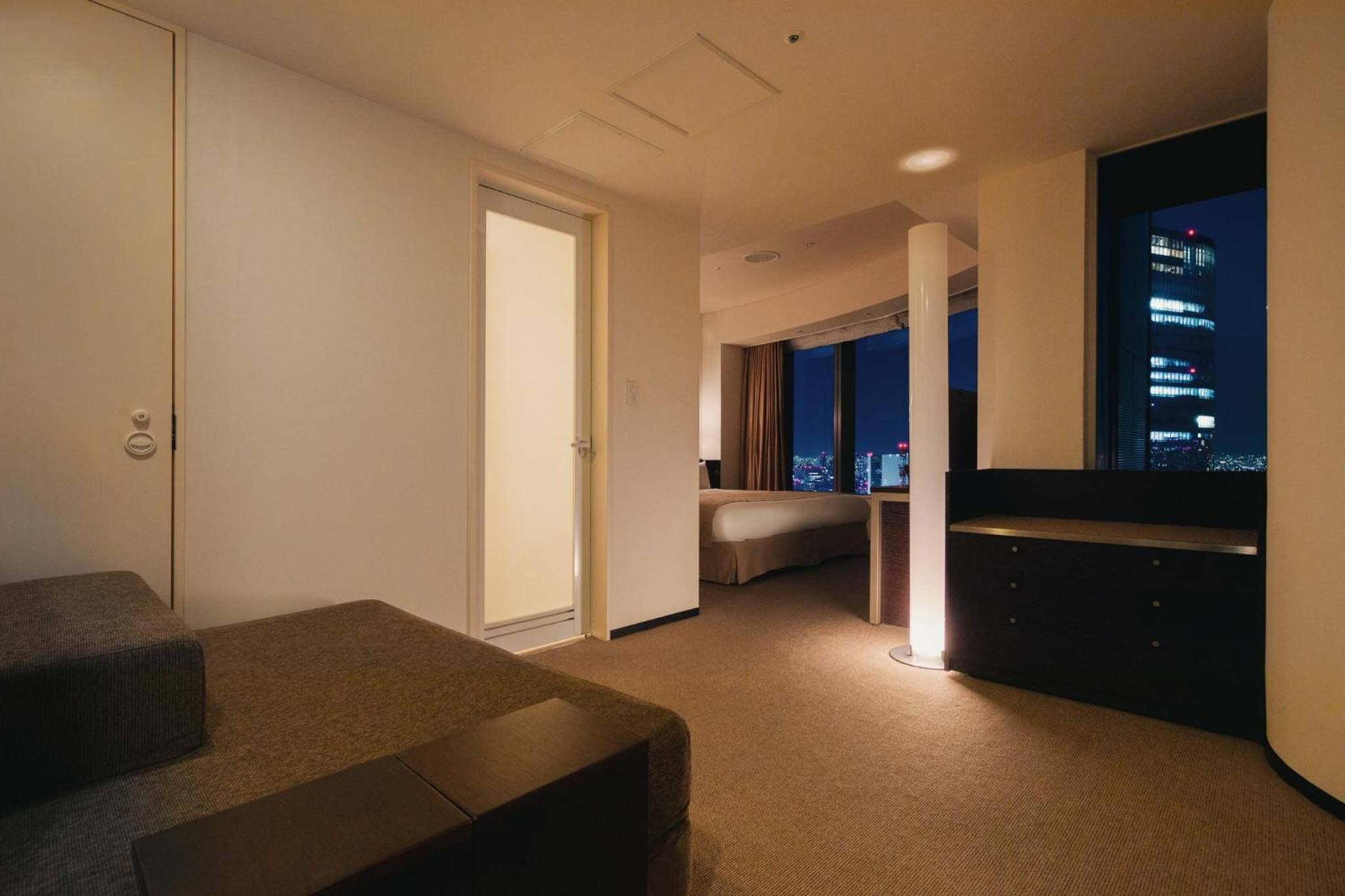 Deluxe King Room - Non Smoking - Above 27th floor thumbnail 6