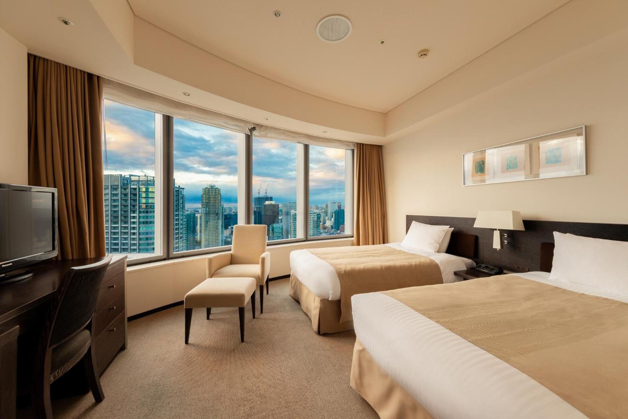 Corner Twin Room - Non Smoking - Above 27th floor