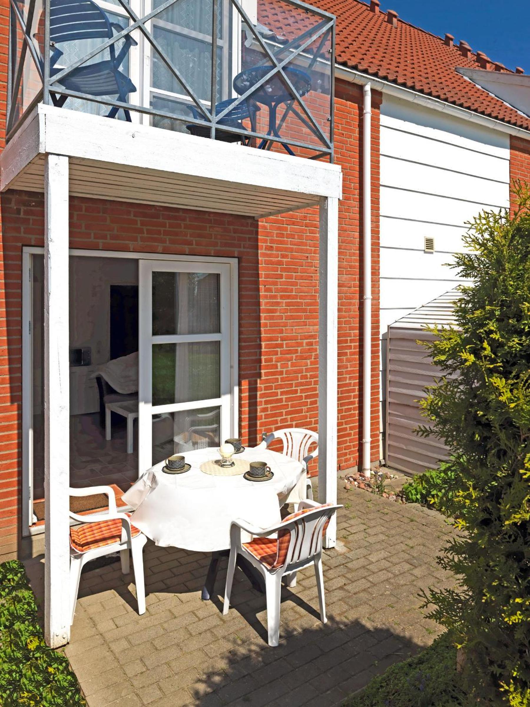 Apartment with Terrace photo 2