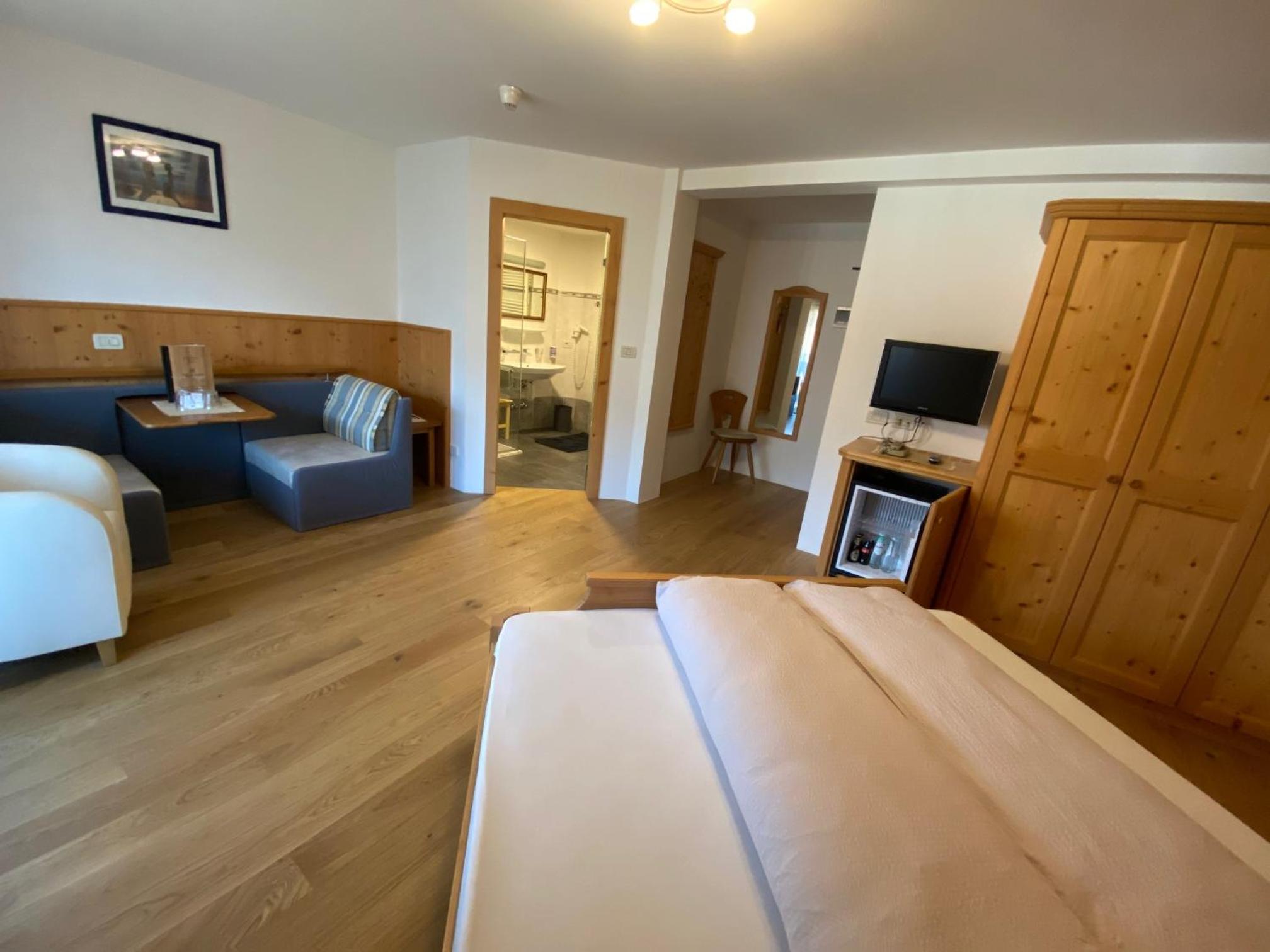 Double Room with Balcony or Terrace - Photo 4