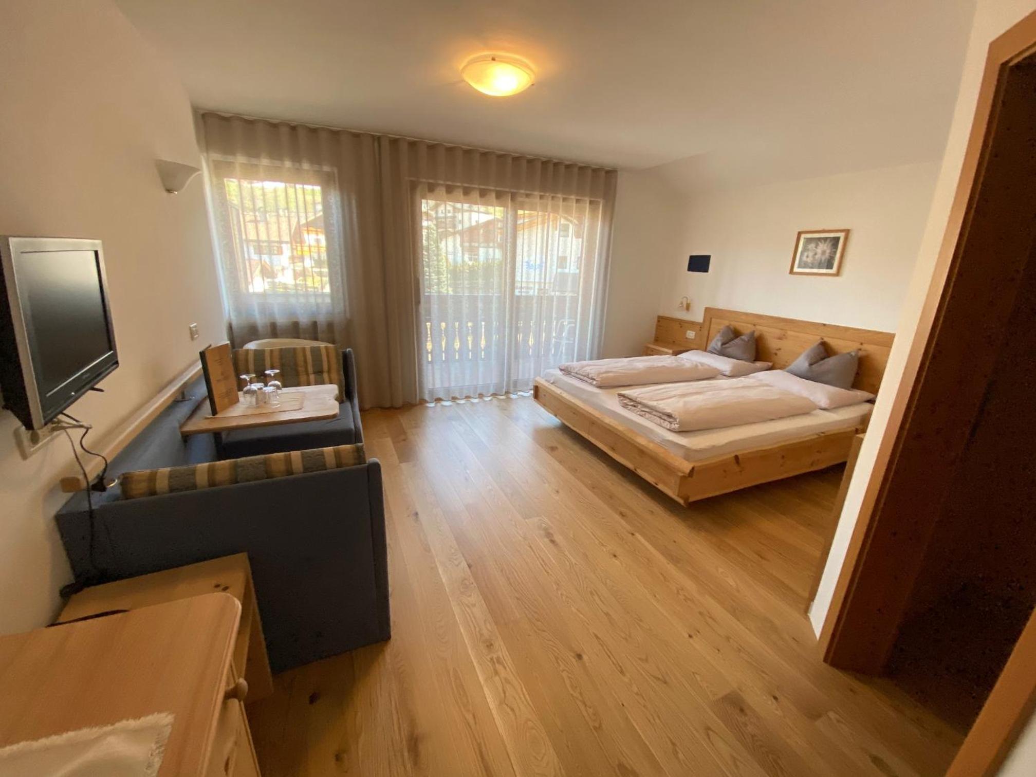 Double Room with Balcony or Terrace - Photo 5