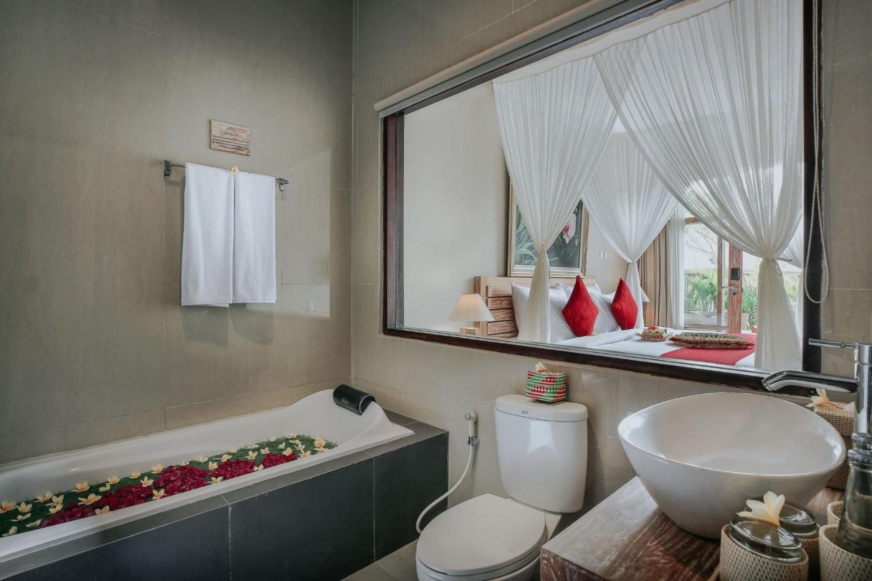 Suite with Pool Access and Free Benefit - Photo 6