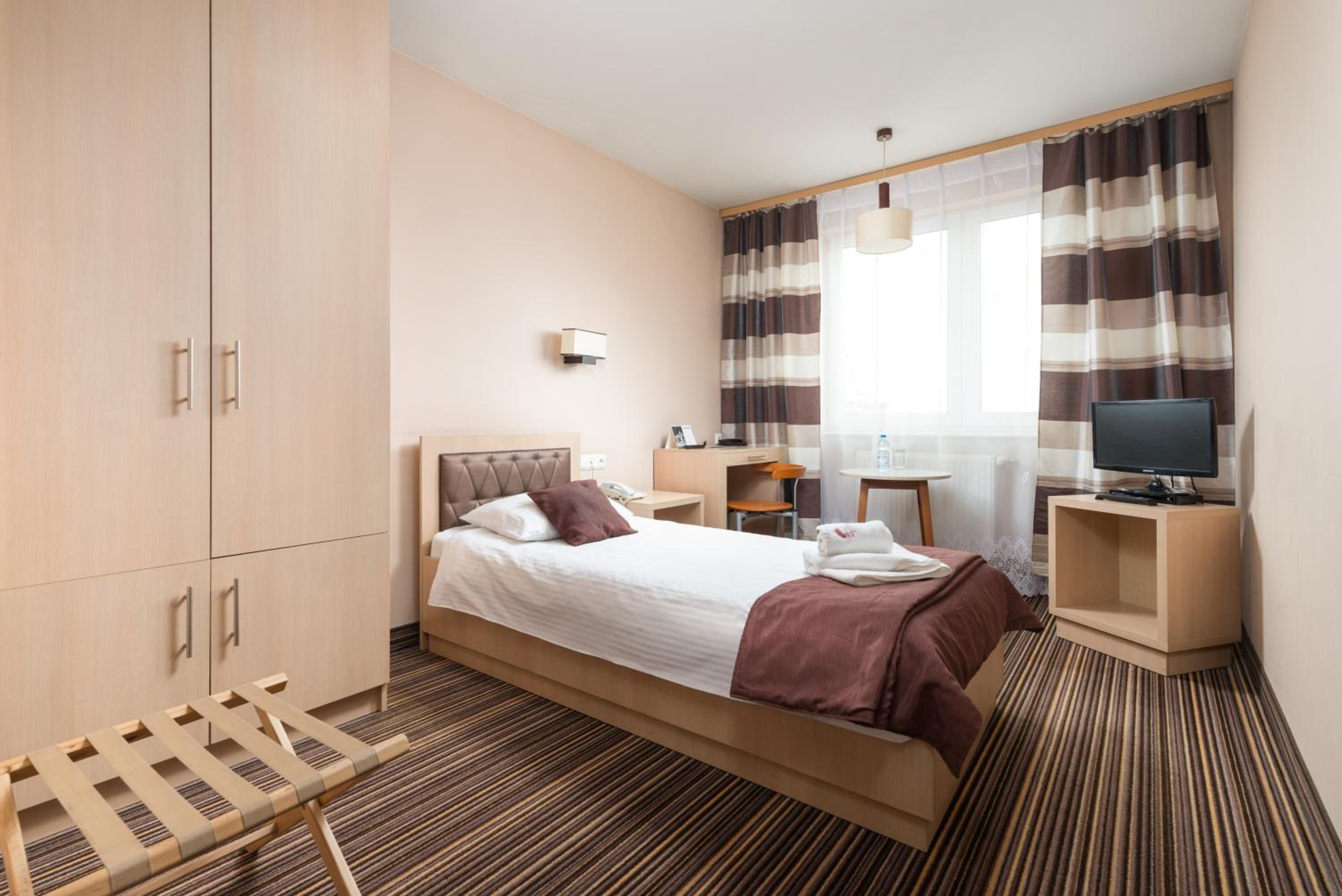 Single Room with Bathroom photo 1