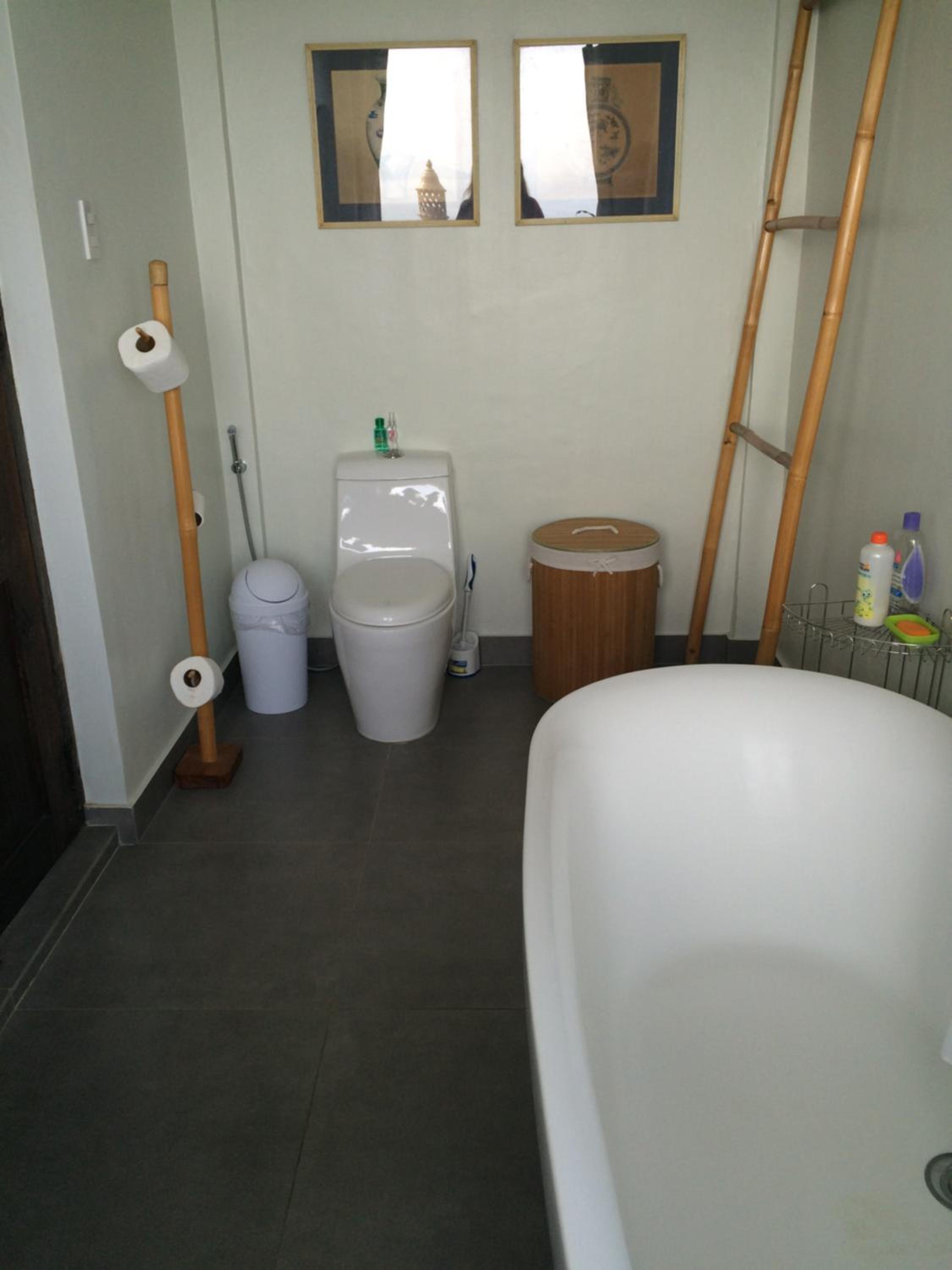 Twin Room with Lake View - Photo 4