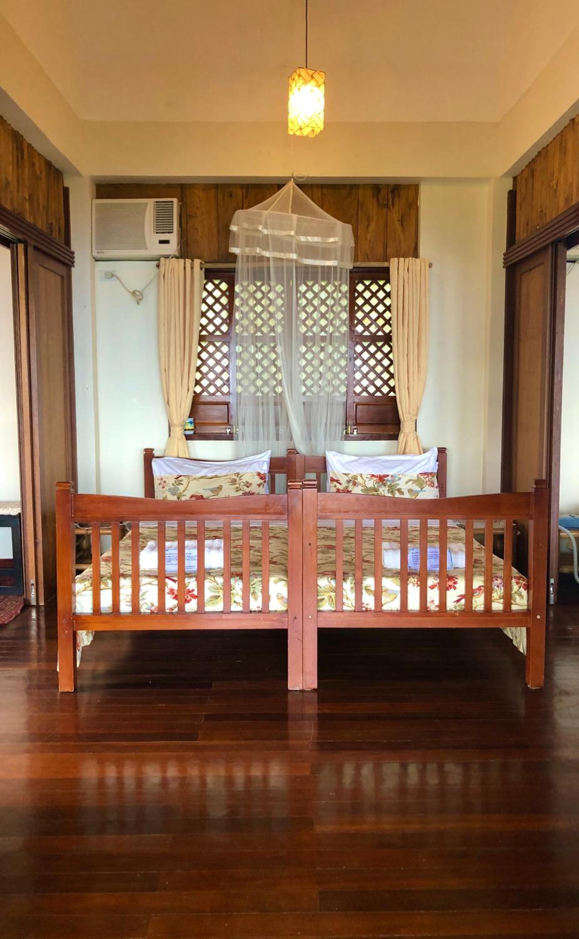 Twin Room with Lake View - Photo 1