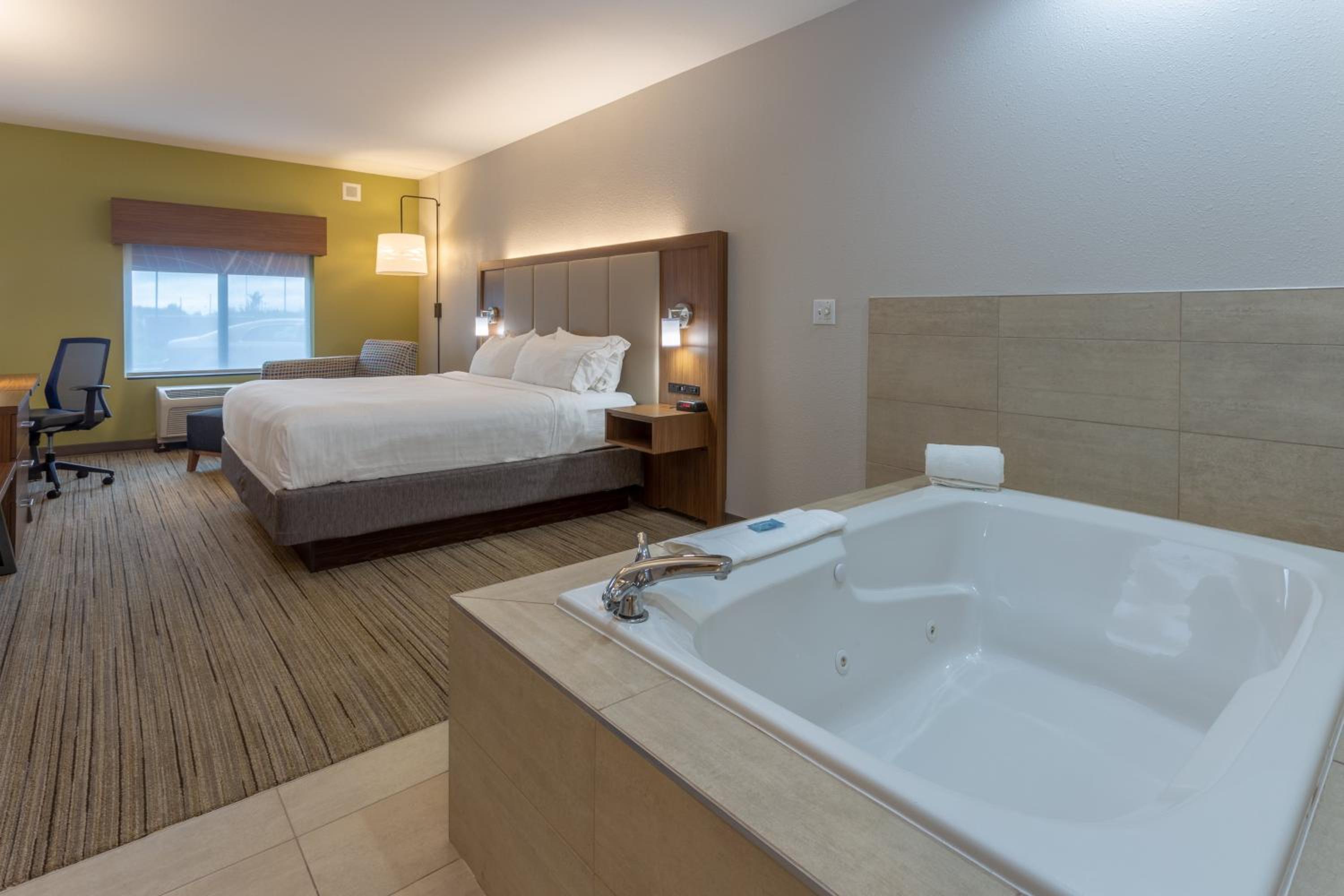 King Suite - Photo 1