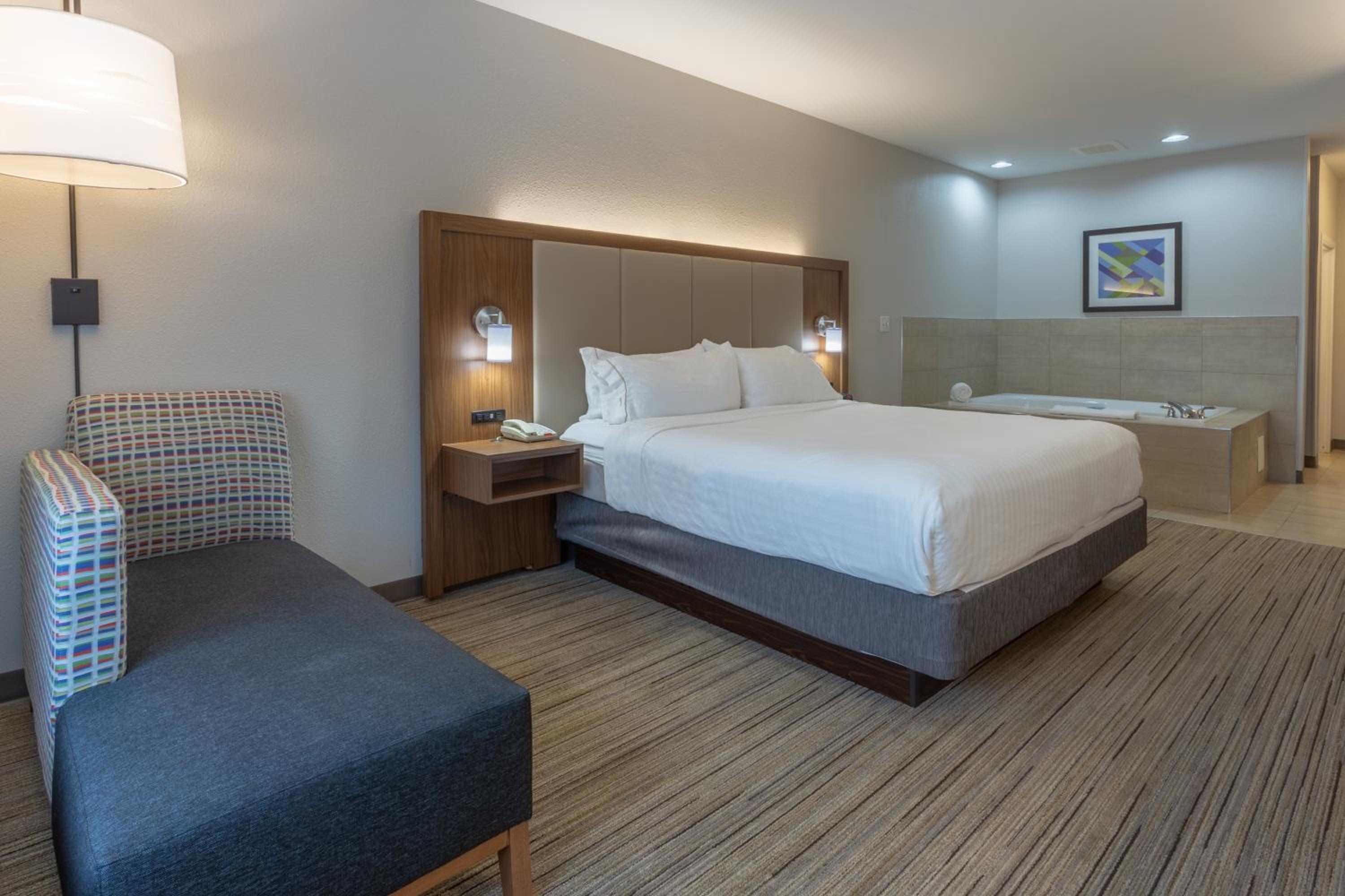 King Suite - Photo 3
