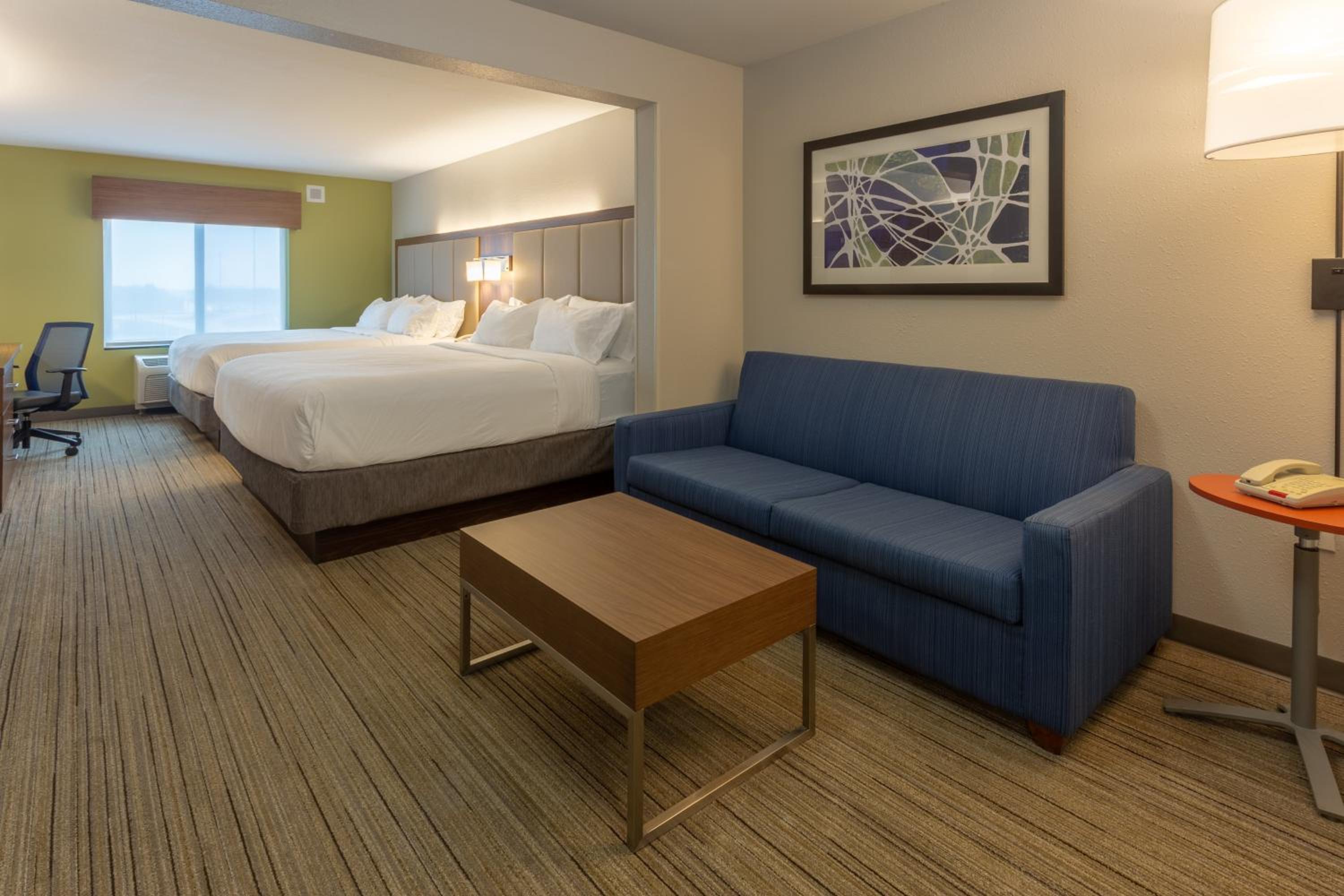 One-Bedroom King Suite with Two King Beds - Photo 3