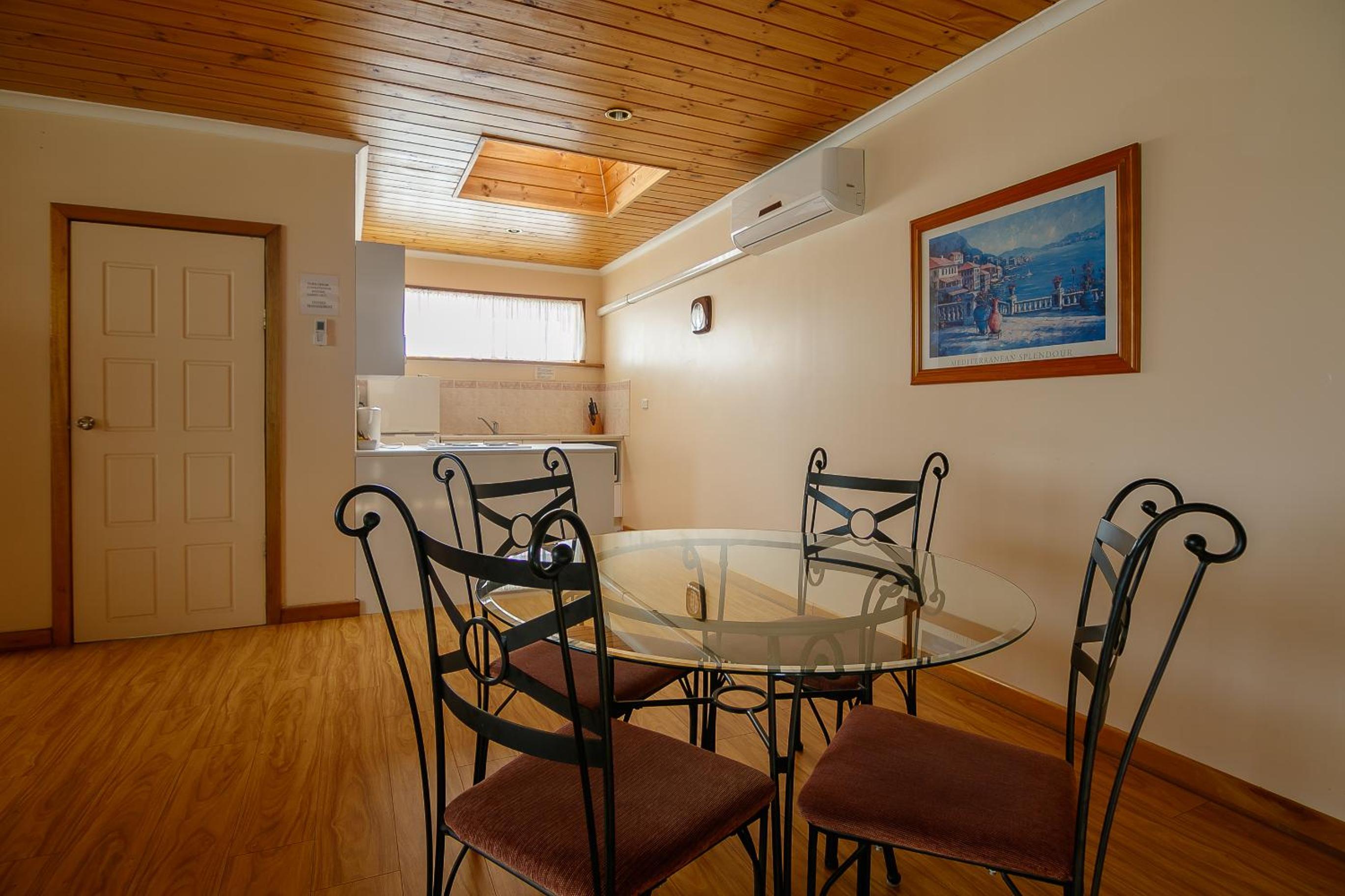 One-Bedroom Apartment - Sea Side photo 2