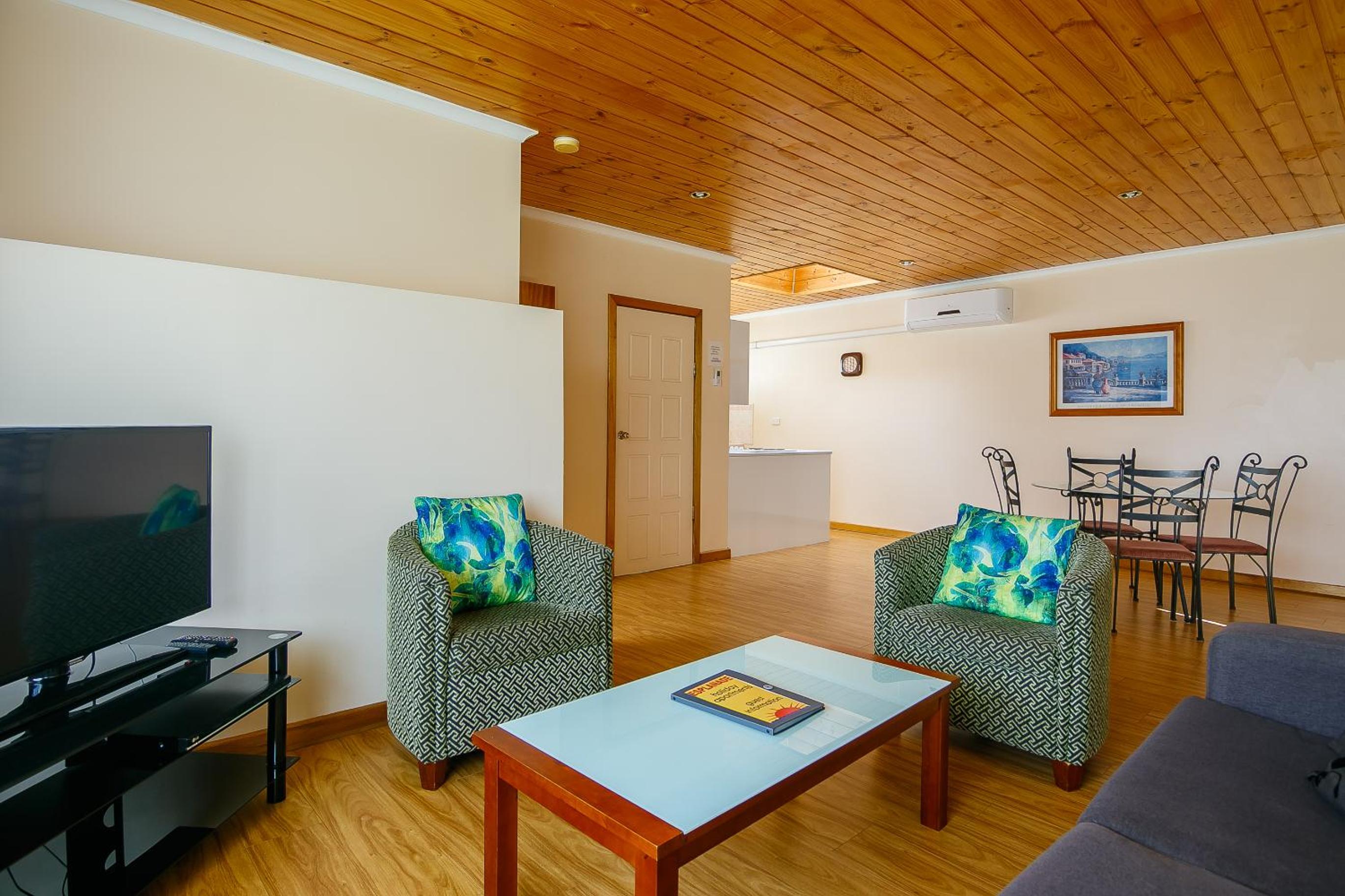 One-Bedroom Apartment - Sea Side