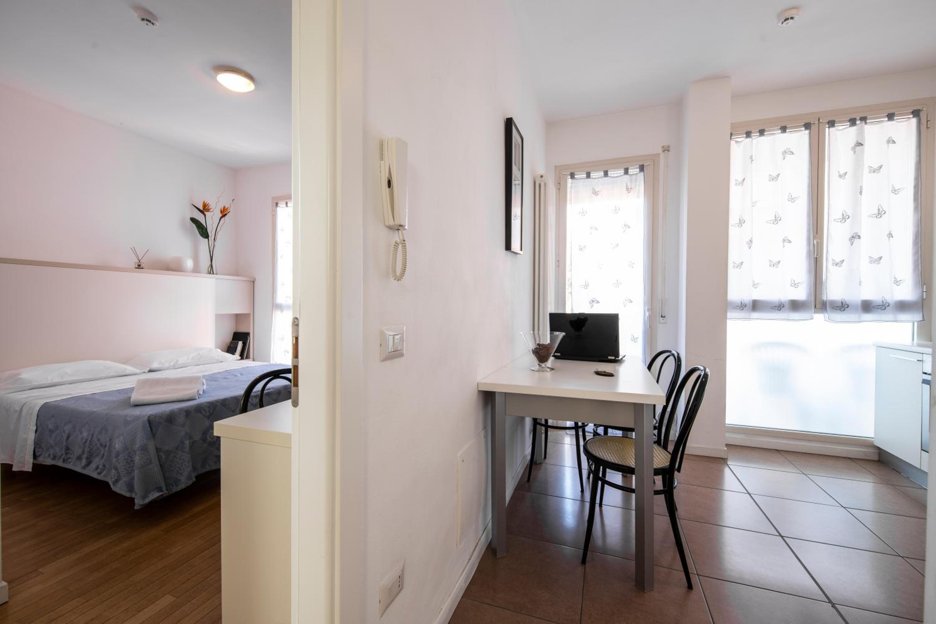 Apartment photo 2
