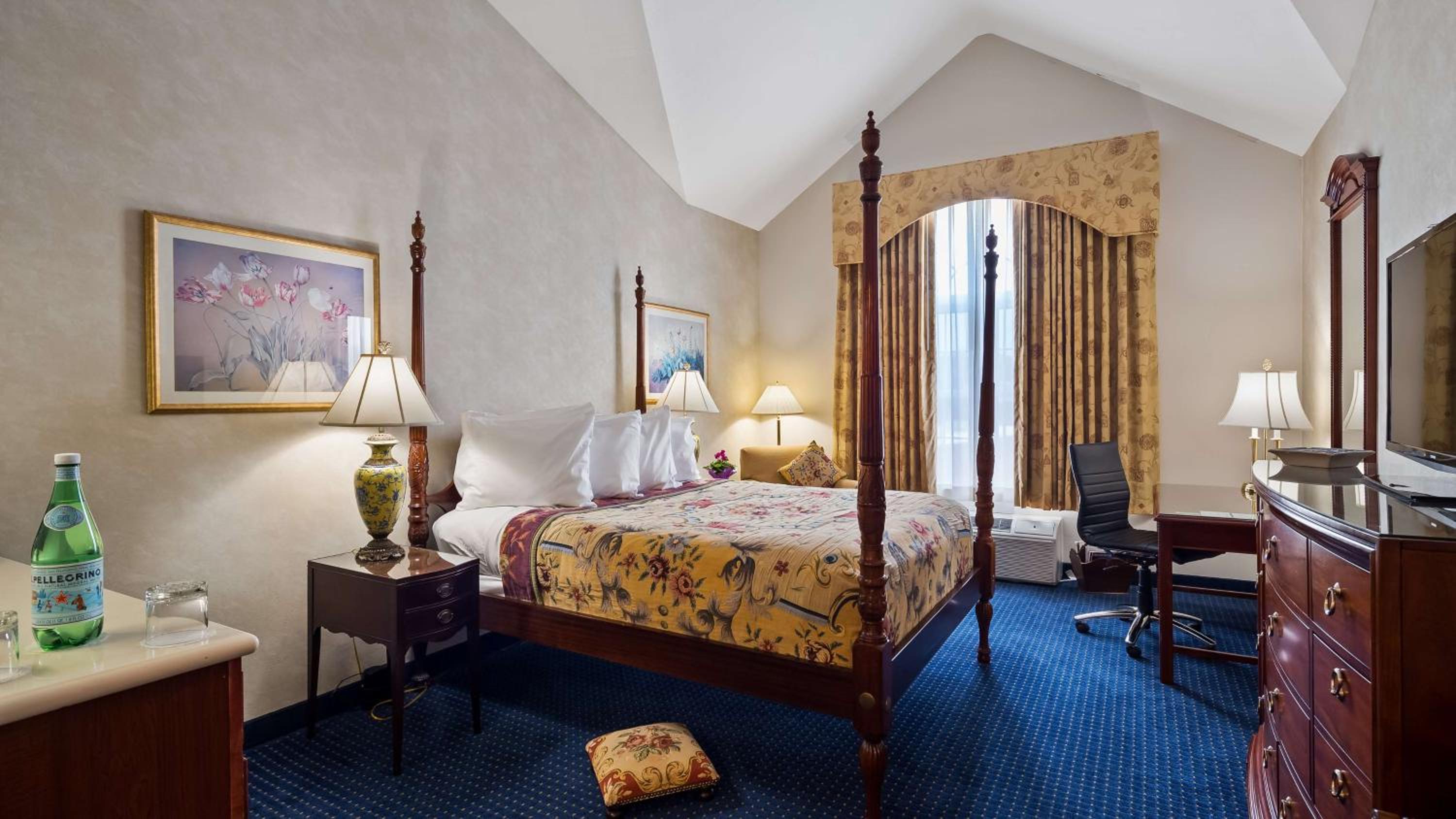 Executive King Room - Non-Smoking - Photo 2