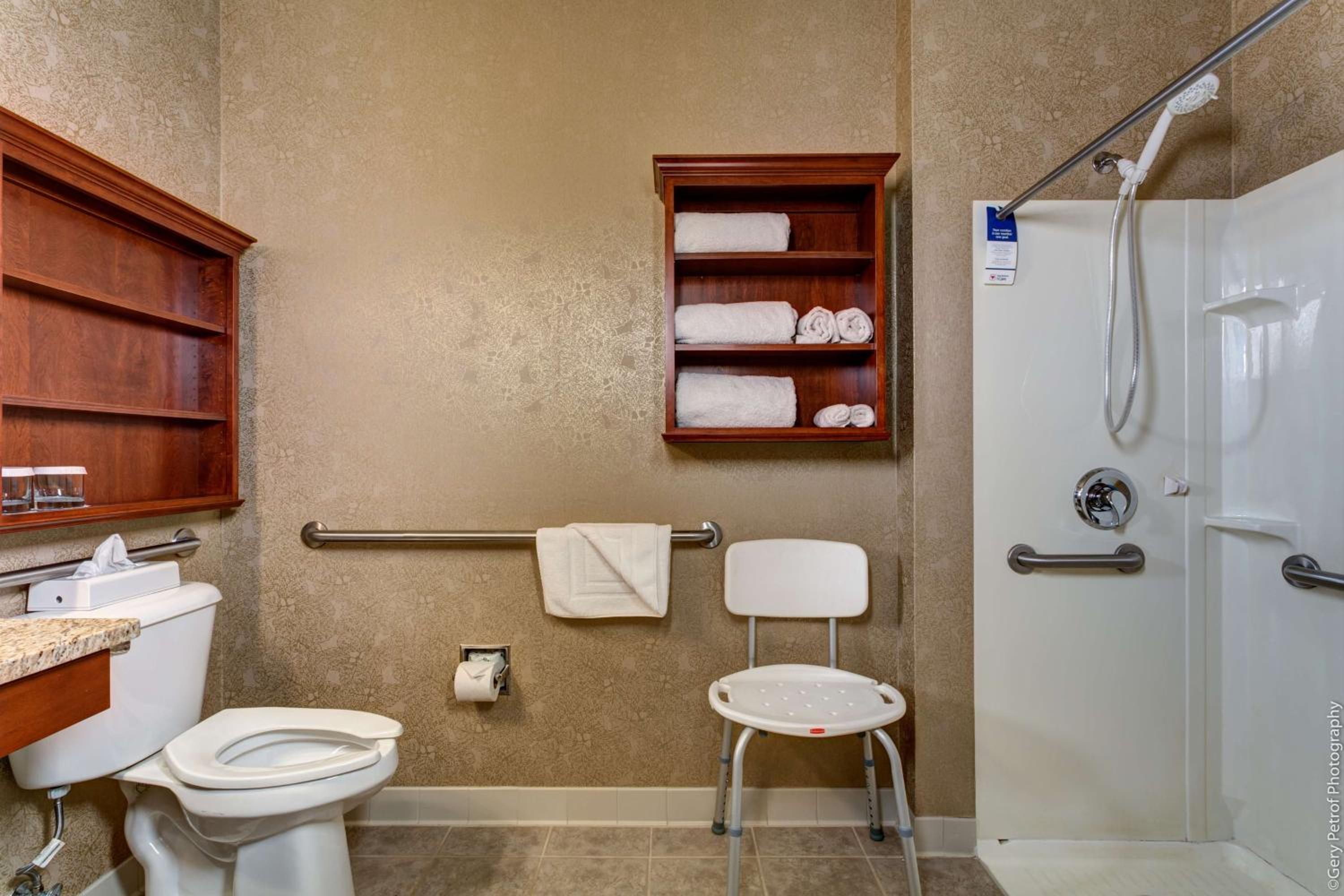 Queen Room - Mobility Access - Photo 5