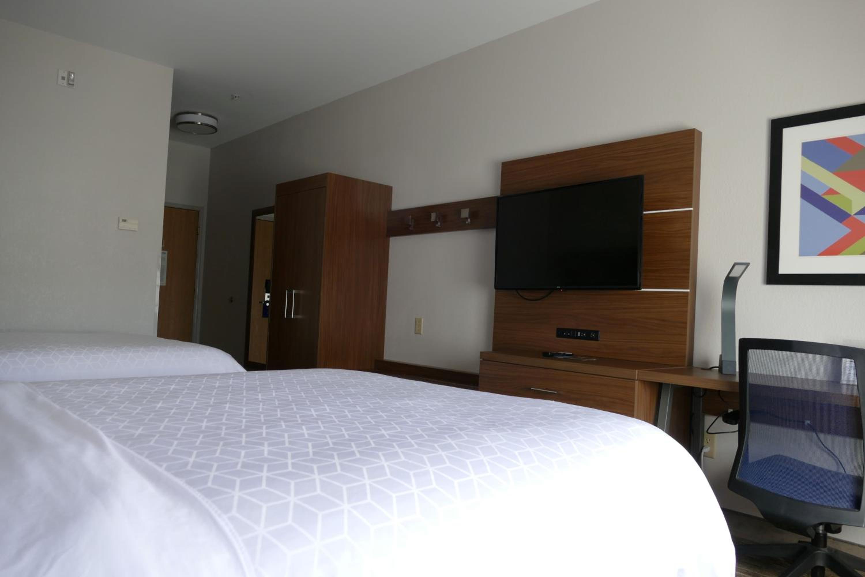 Standard Queen Room with Two Queen Beds - Photo 1
