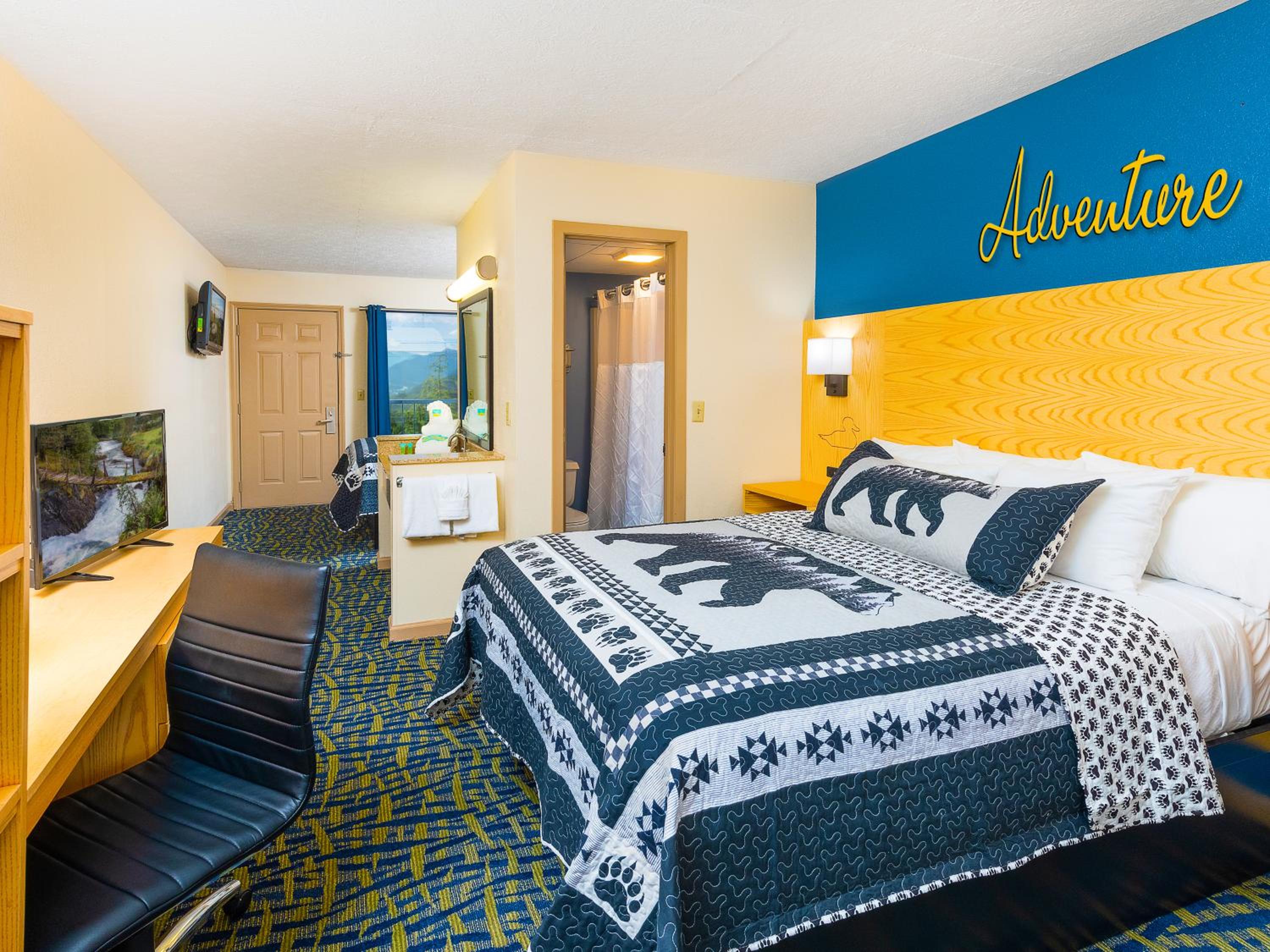 Queen Room with Two Queen Beds and Balcony - Photo 3
