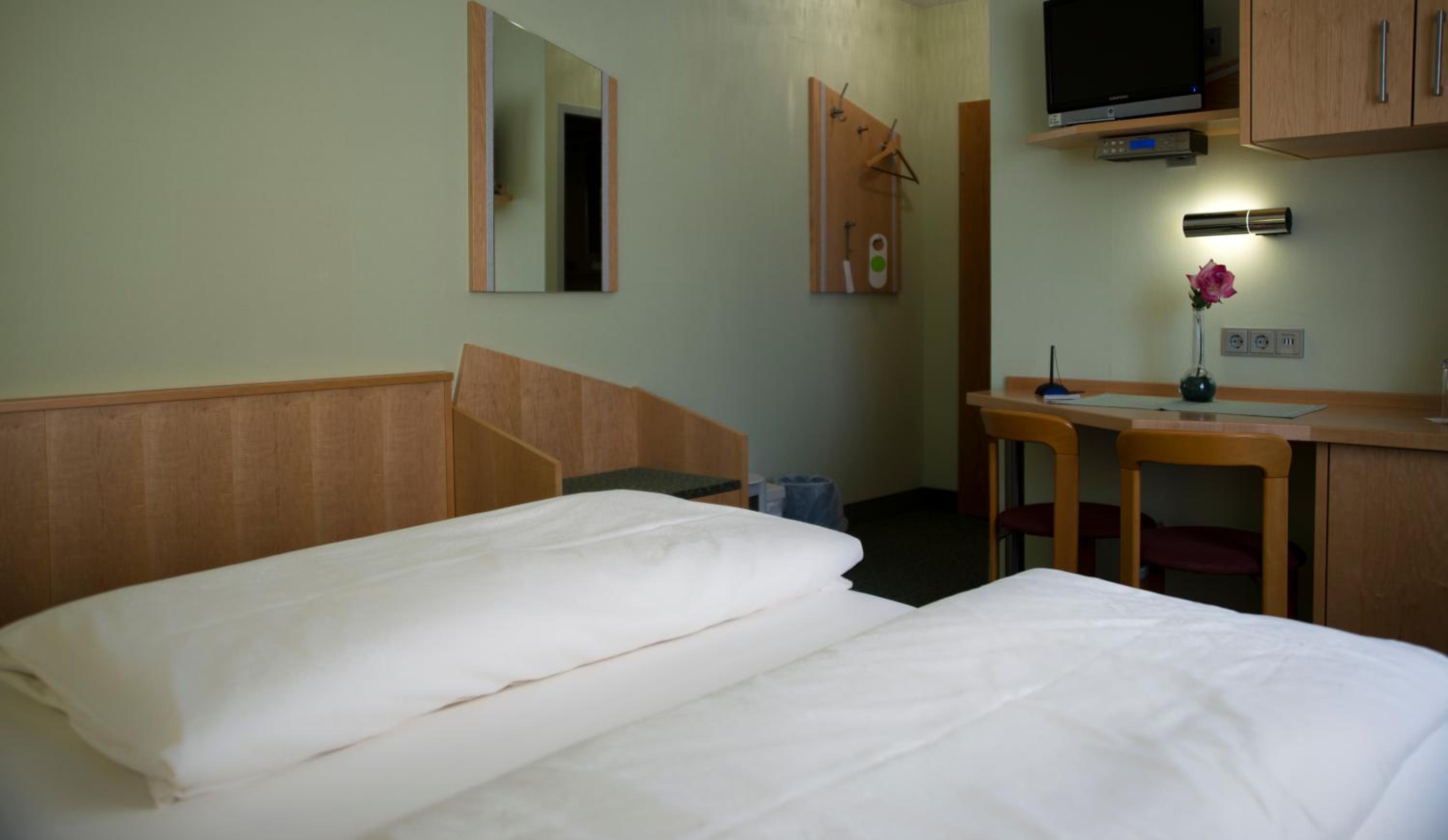 Budget Double Room photo 2