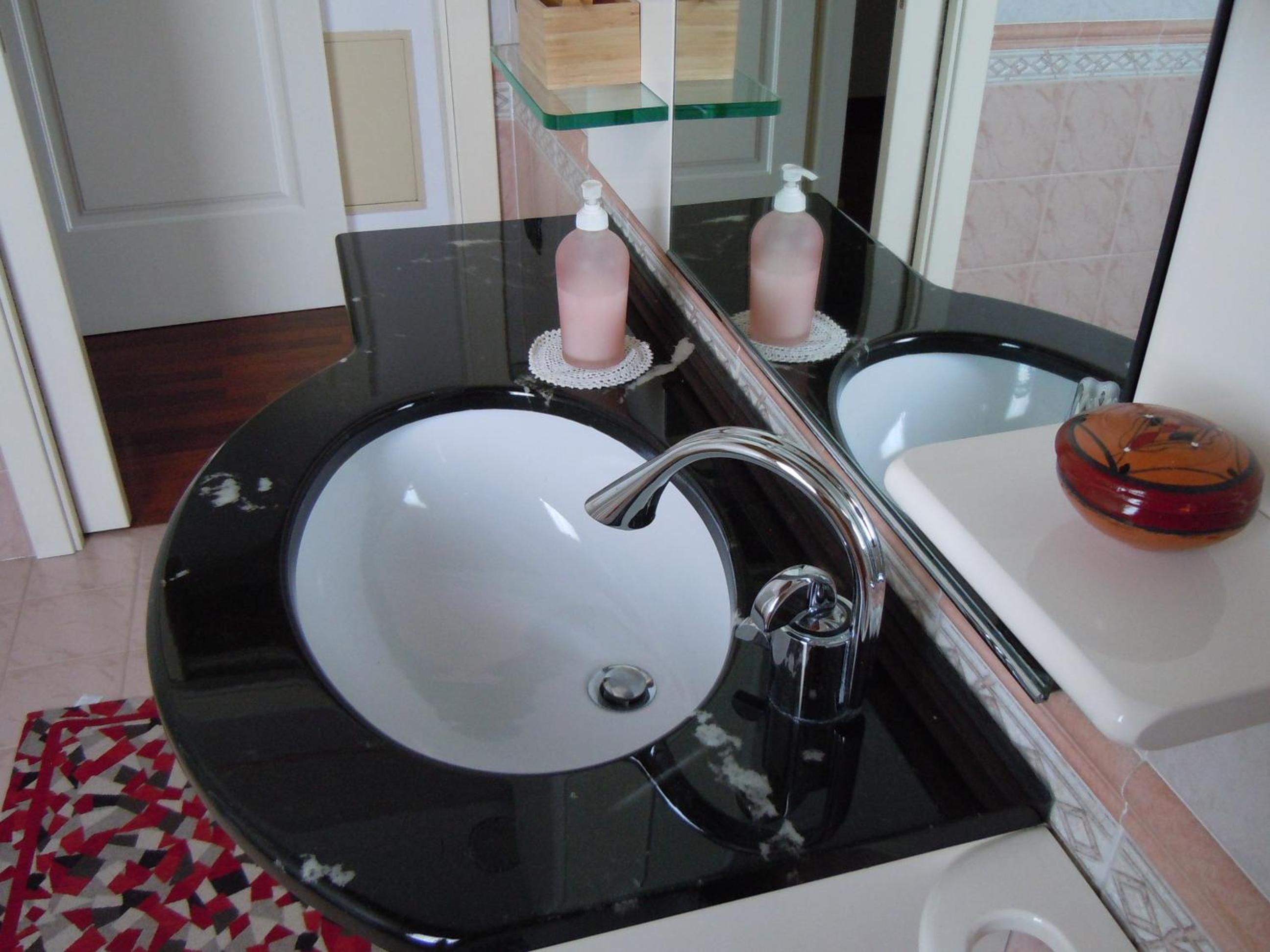 Deluxe Double Room with Shower - Photo 7