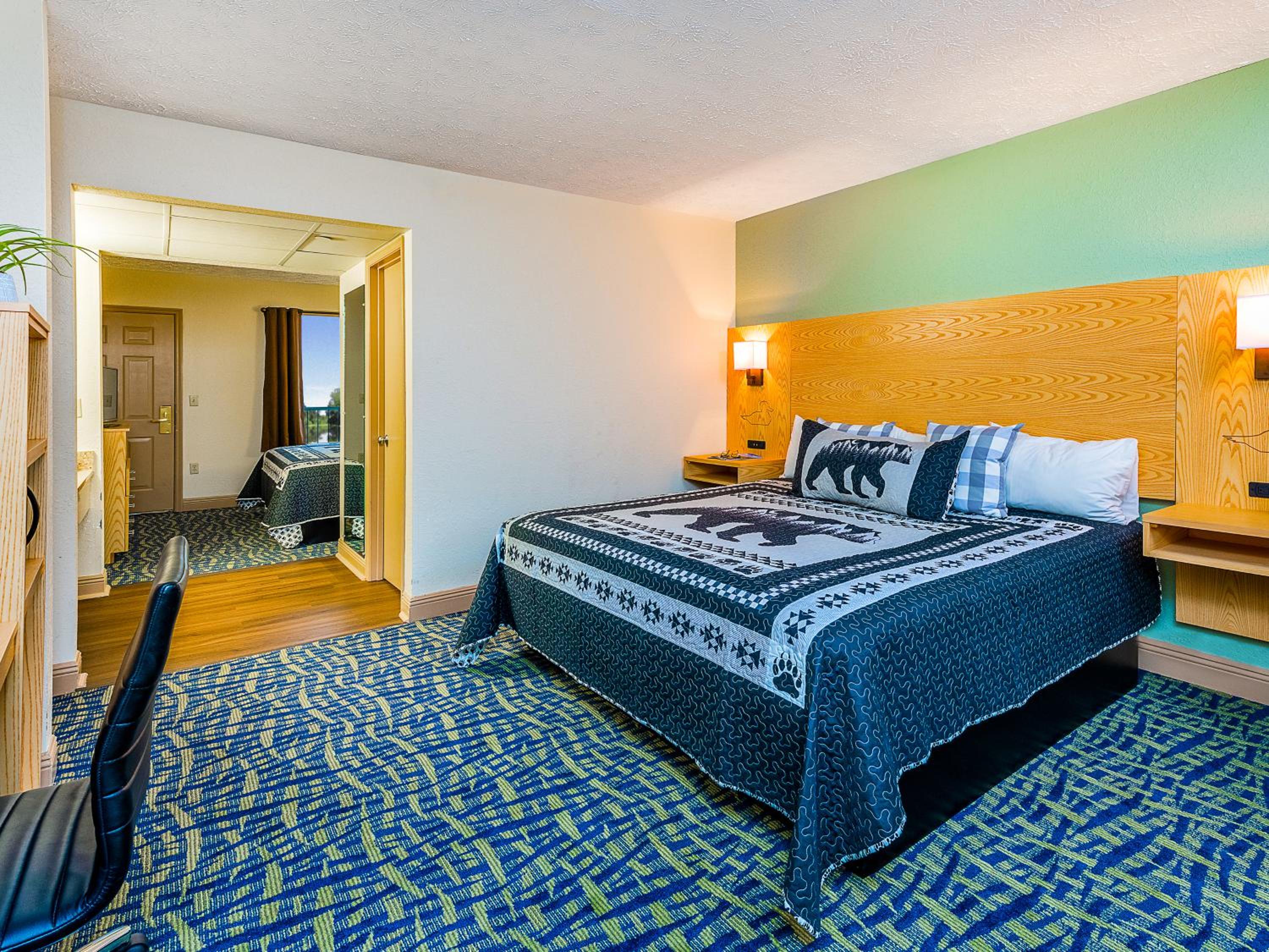 King Room with Two King Beds - Photo 2