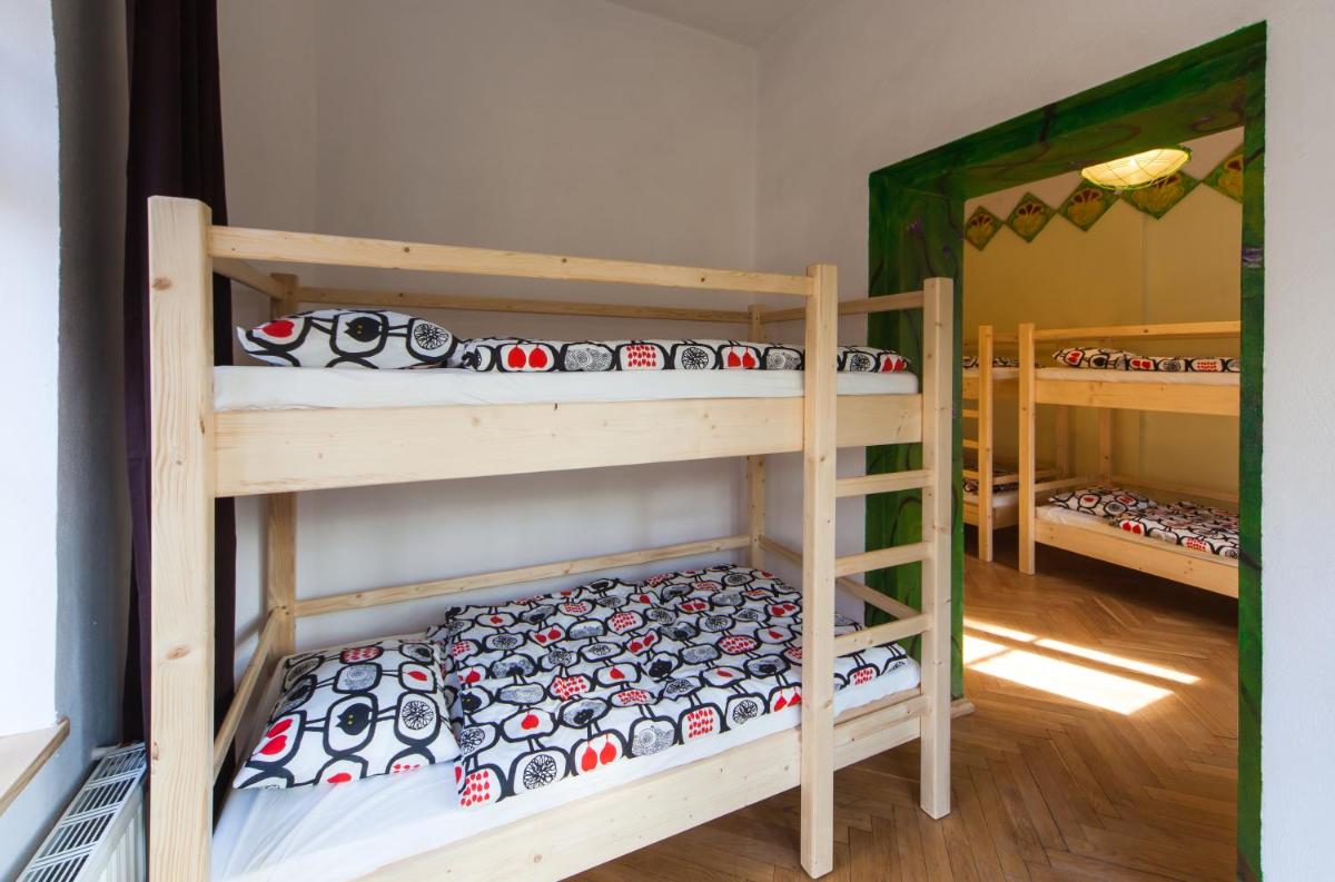 6-Bed Mixed Dormitory Room photo 3