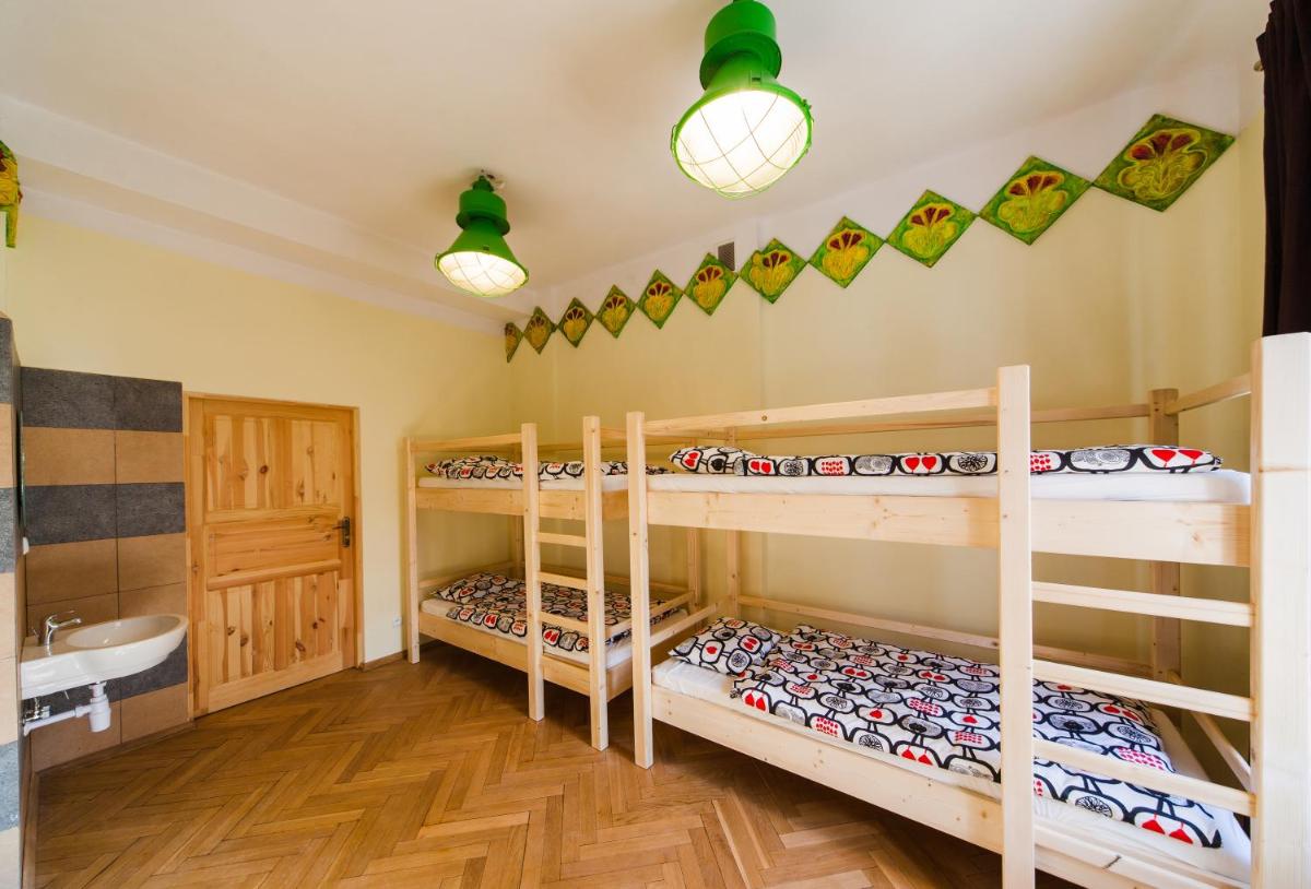 6-Bed Mixed Dormitory Room photo 1