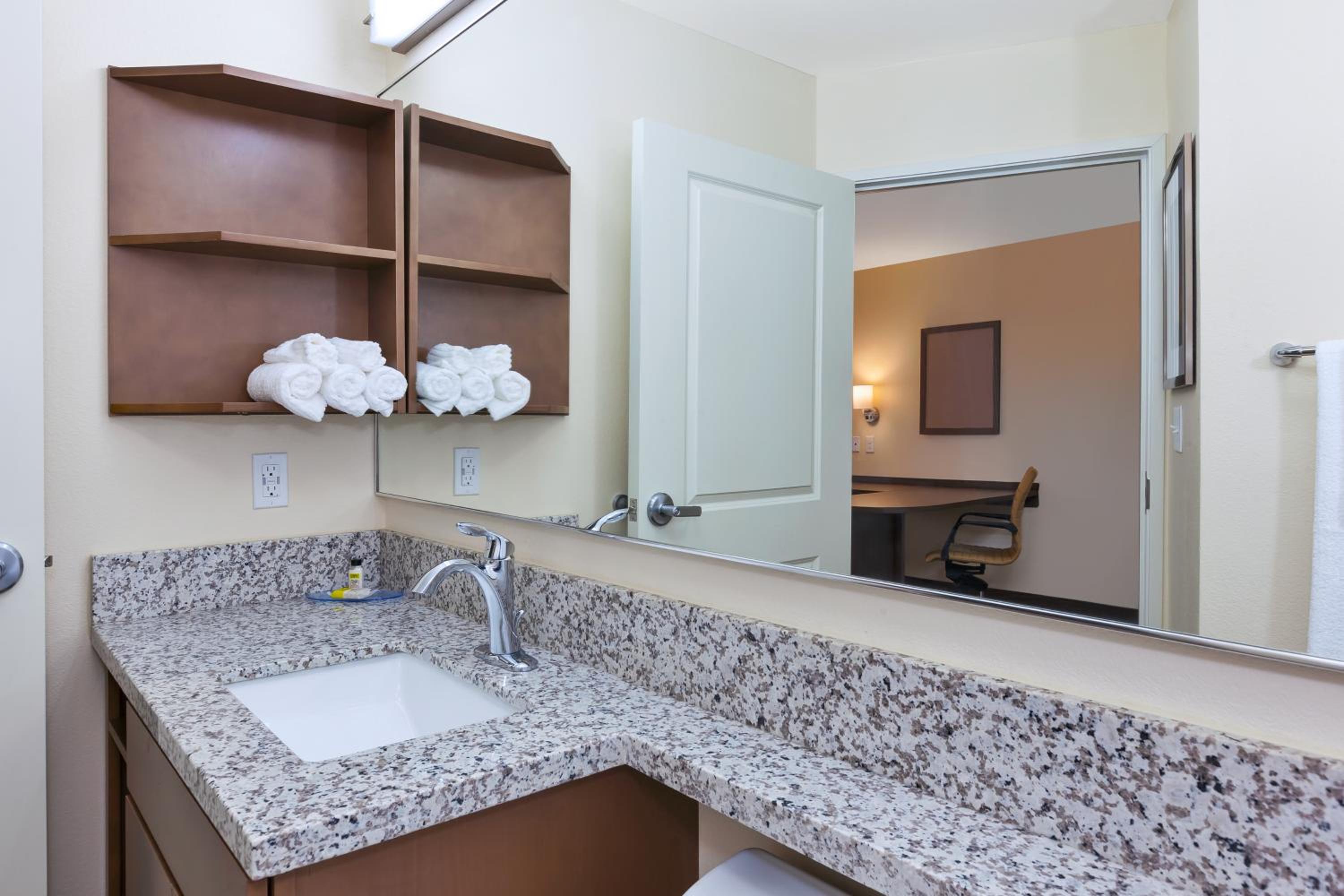 Studio Suite with Two Queen Beds - Photo 5