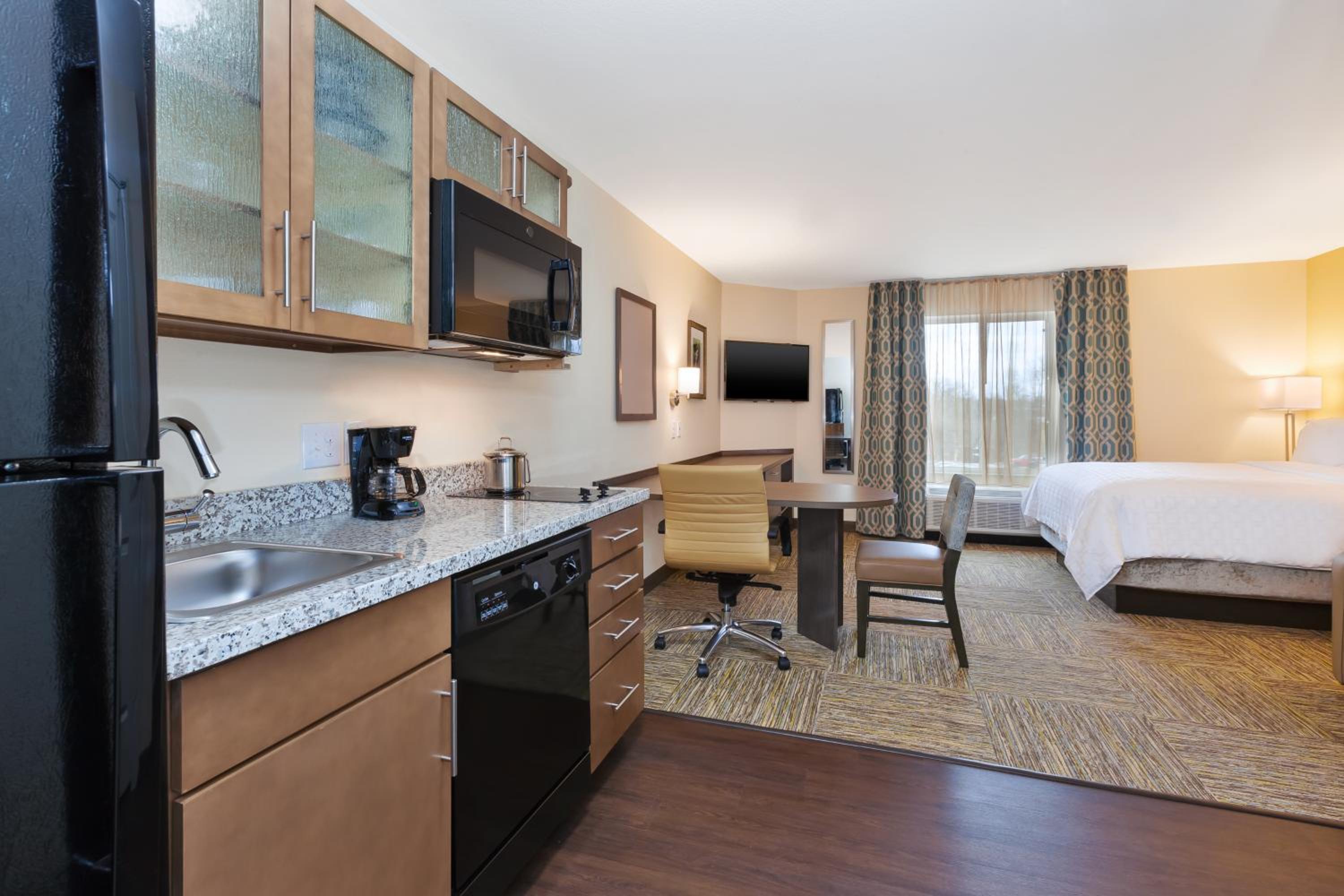 Studio Suite - Photo 1