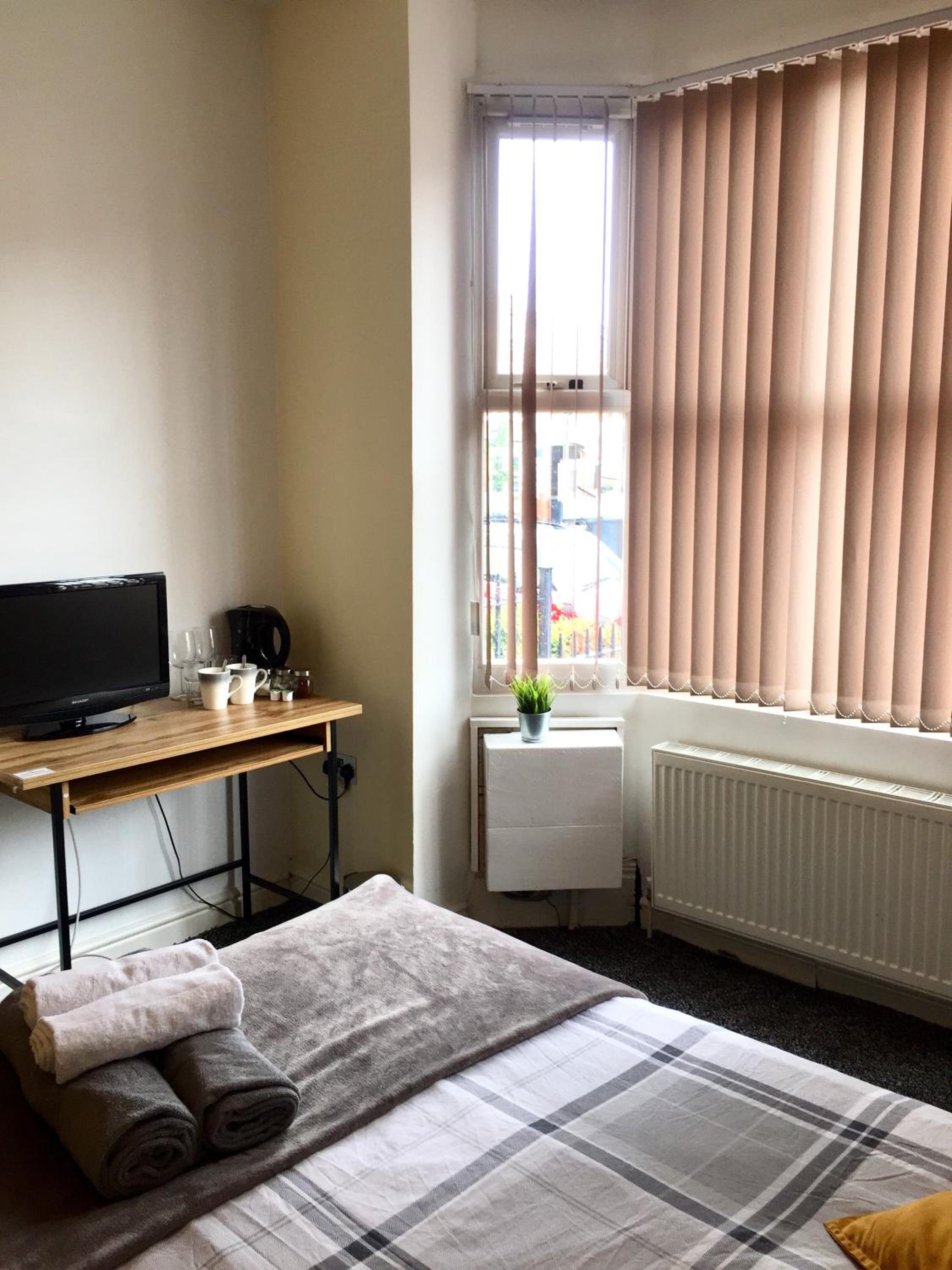 Budget Double Room - Photo 5