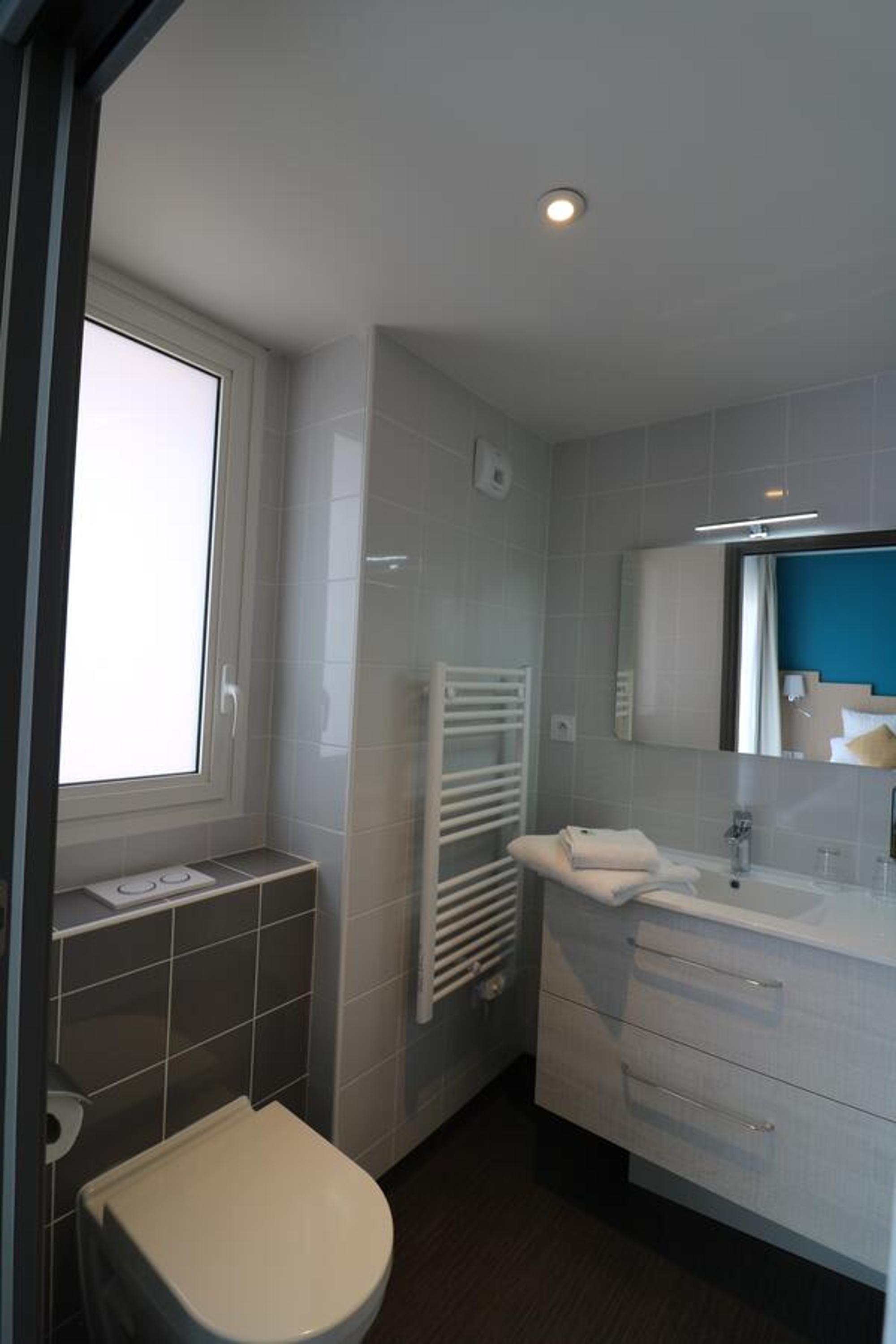 Superior Double Room with Balcony - Photo 4