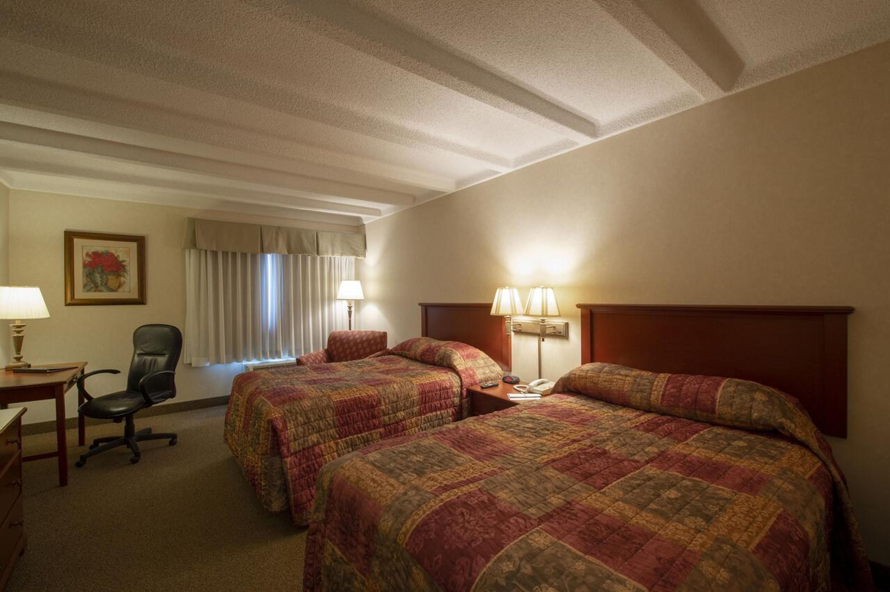 2 Double Beds, West