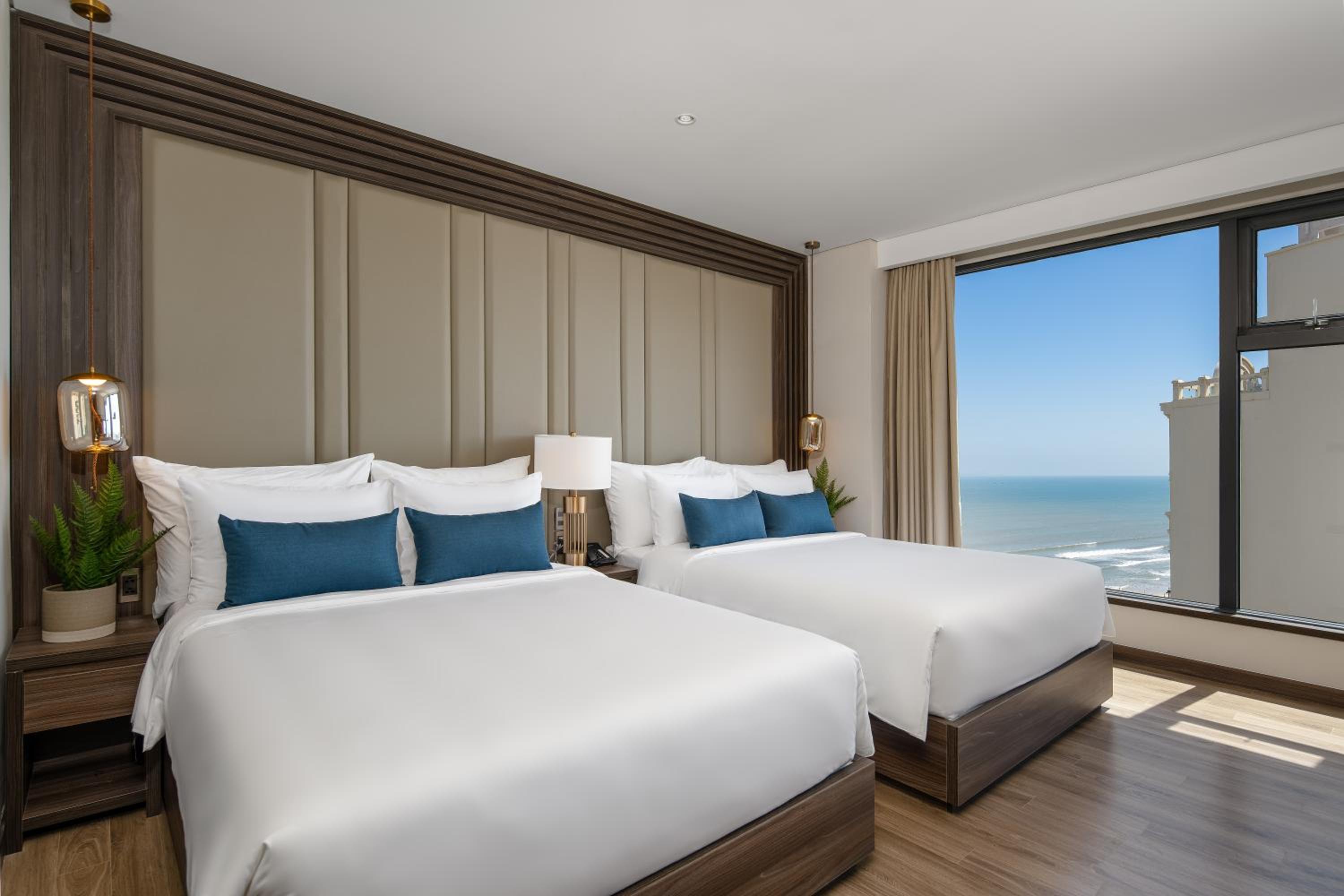 Executive Family with Partial Sea View - Photo 5