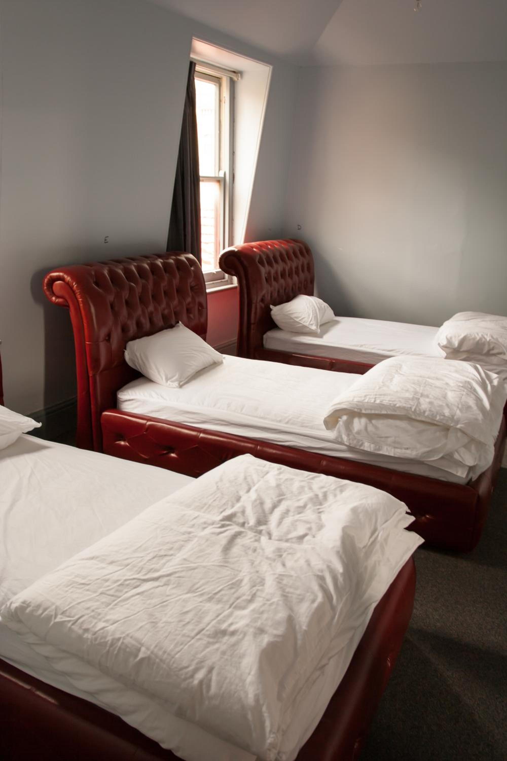 Single Bed in 3 Bed Mixed Dormitory photo 1