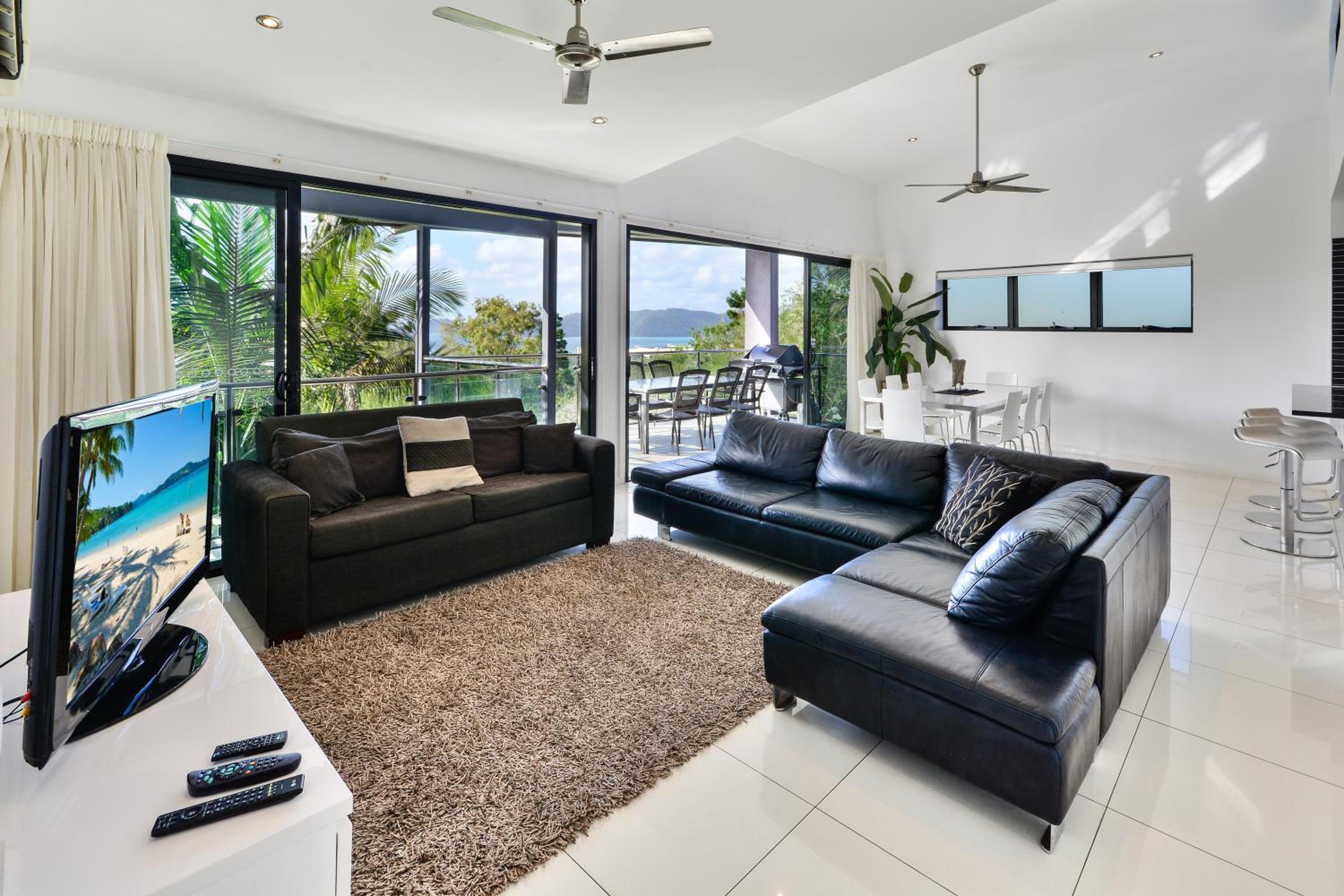 3 Bedroom Sea View apartment - Apartment 8 photo 1