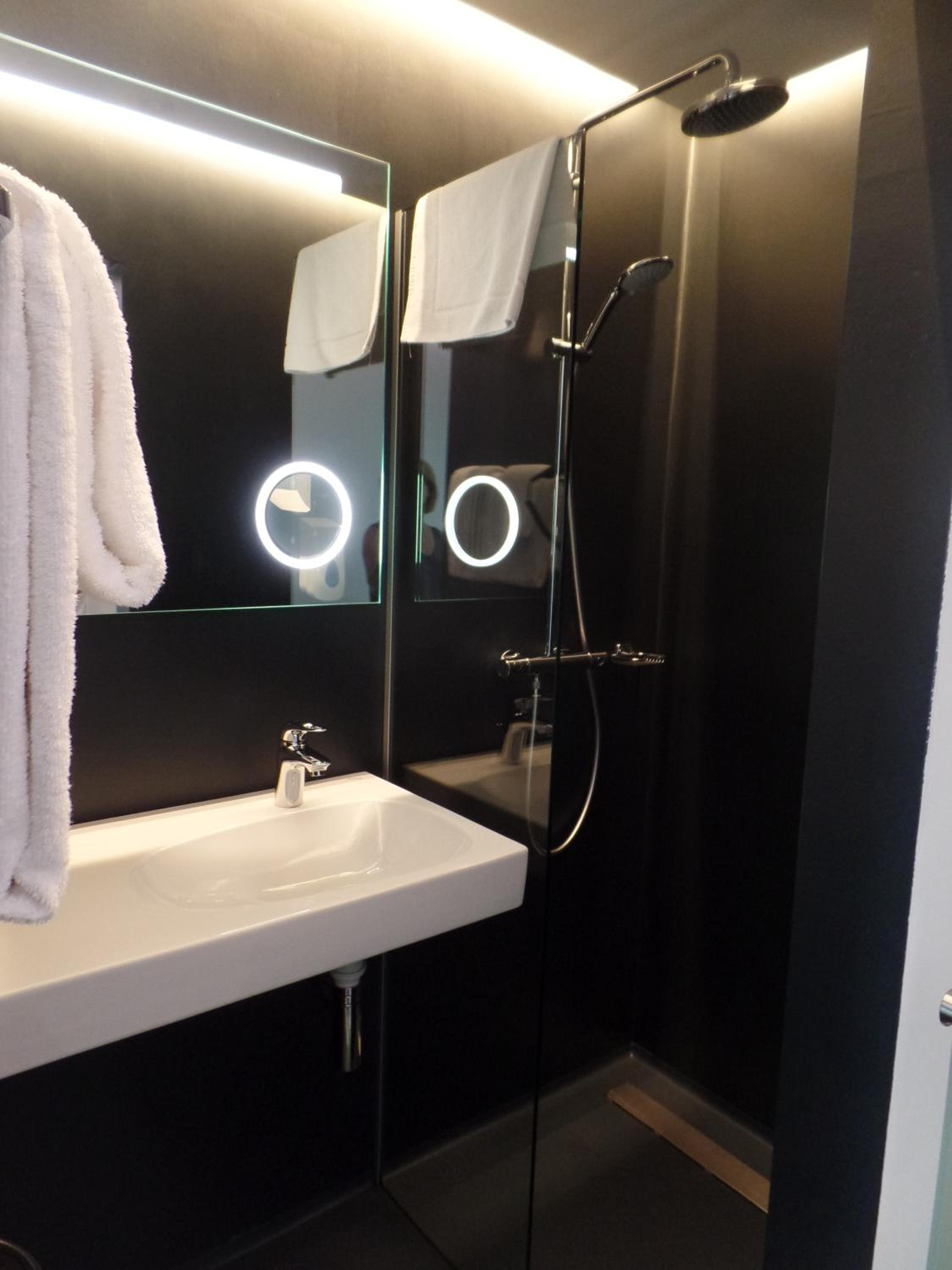 Suite - Photo 2
