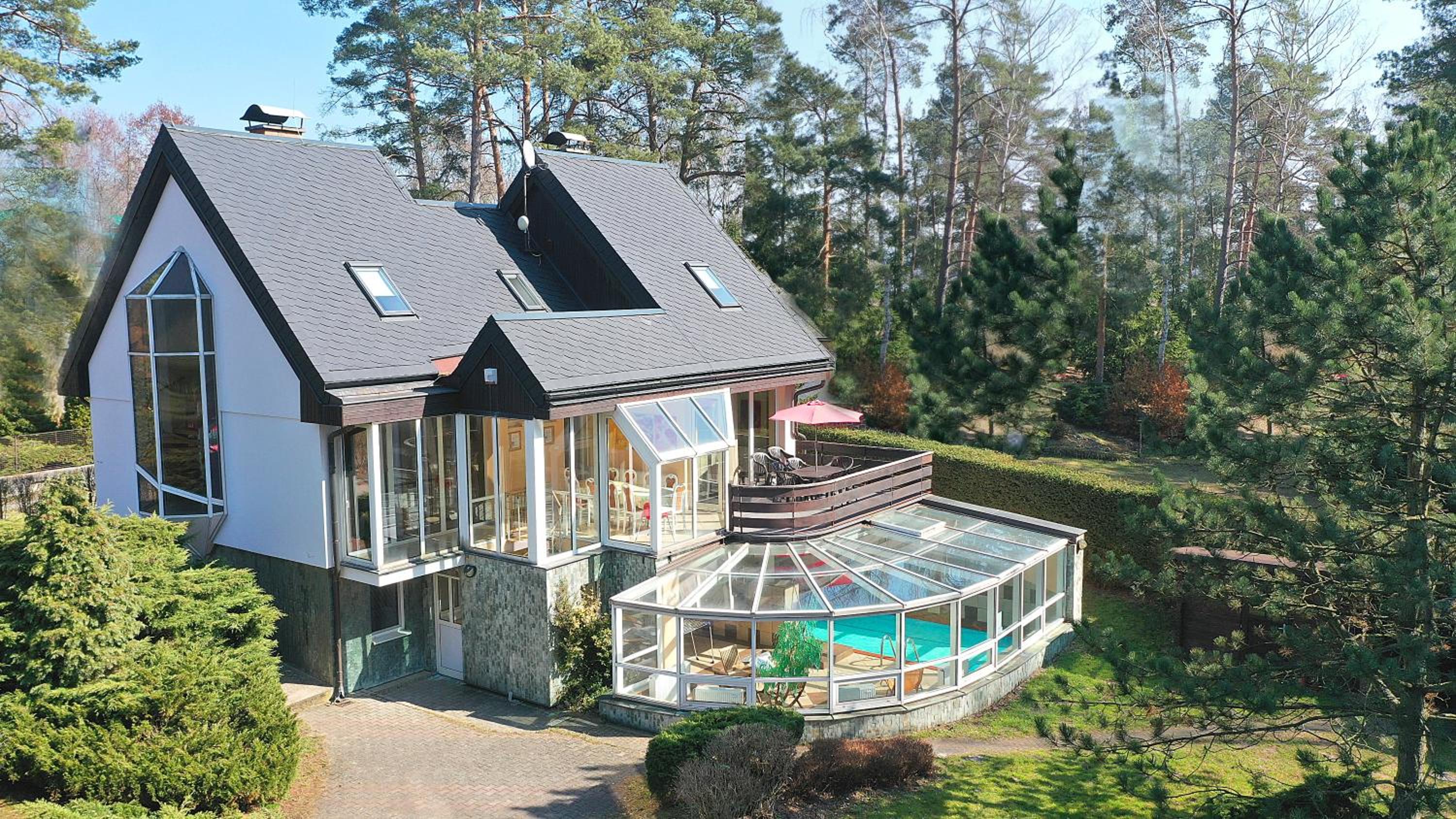 Villa photo 2