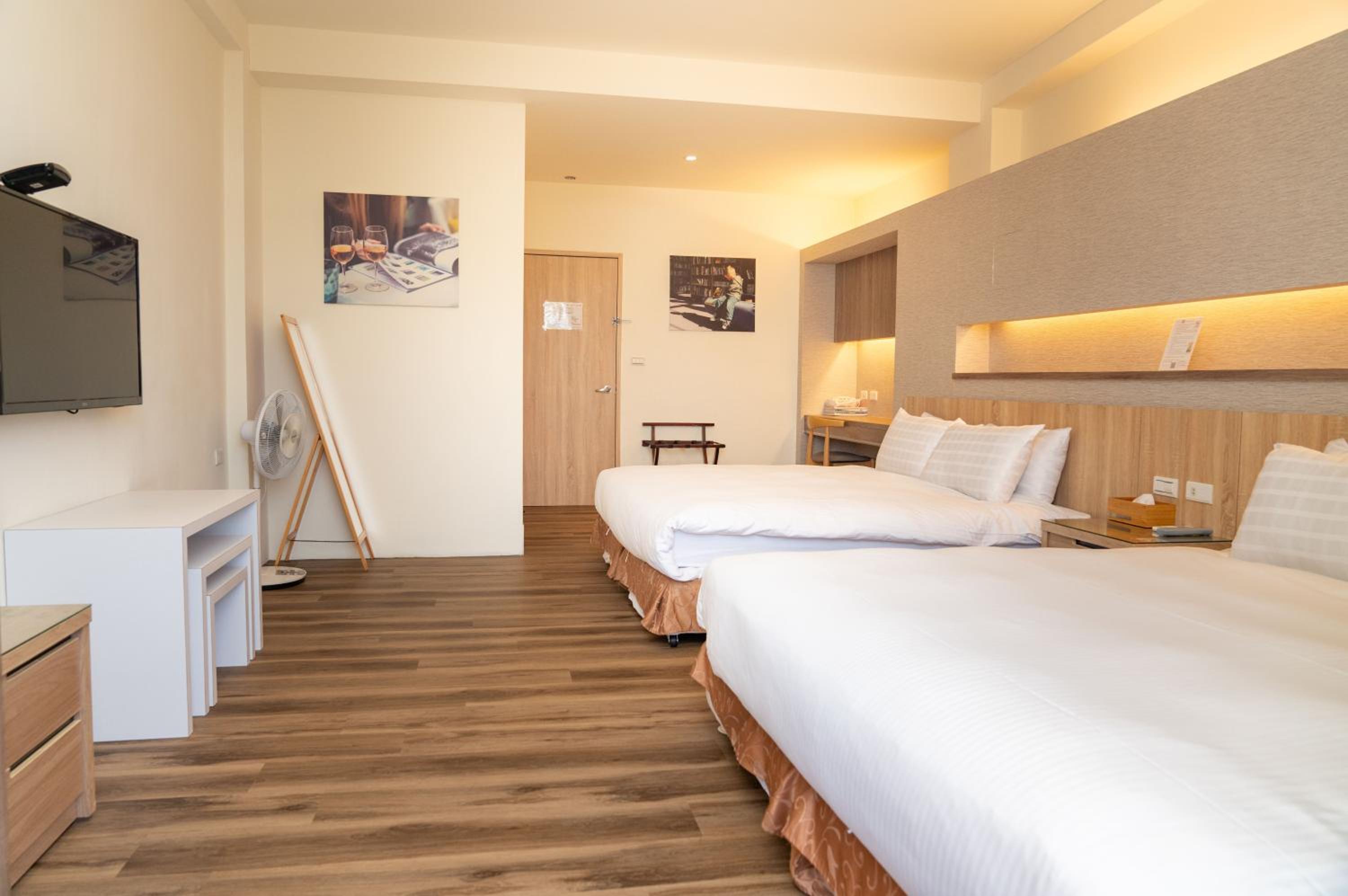 Quadruple Room with Balcony photo 3