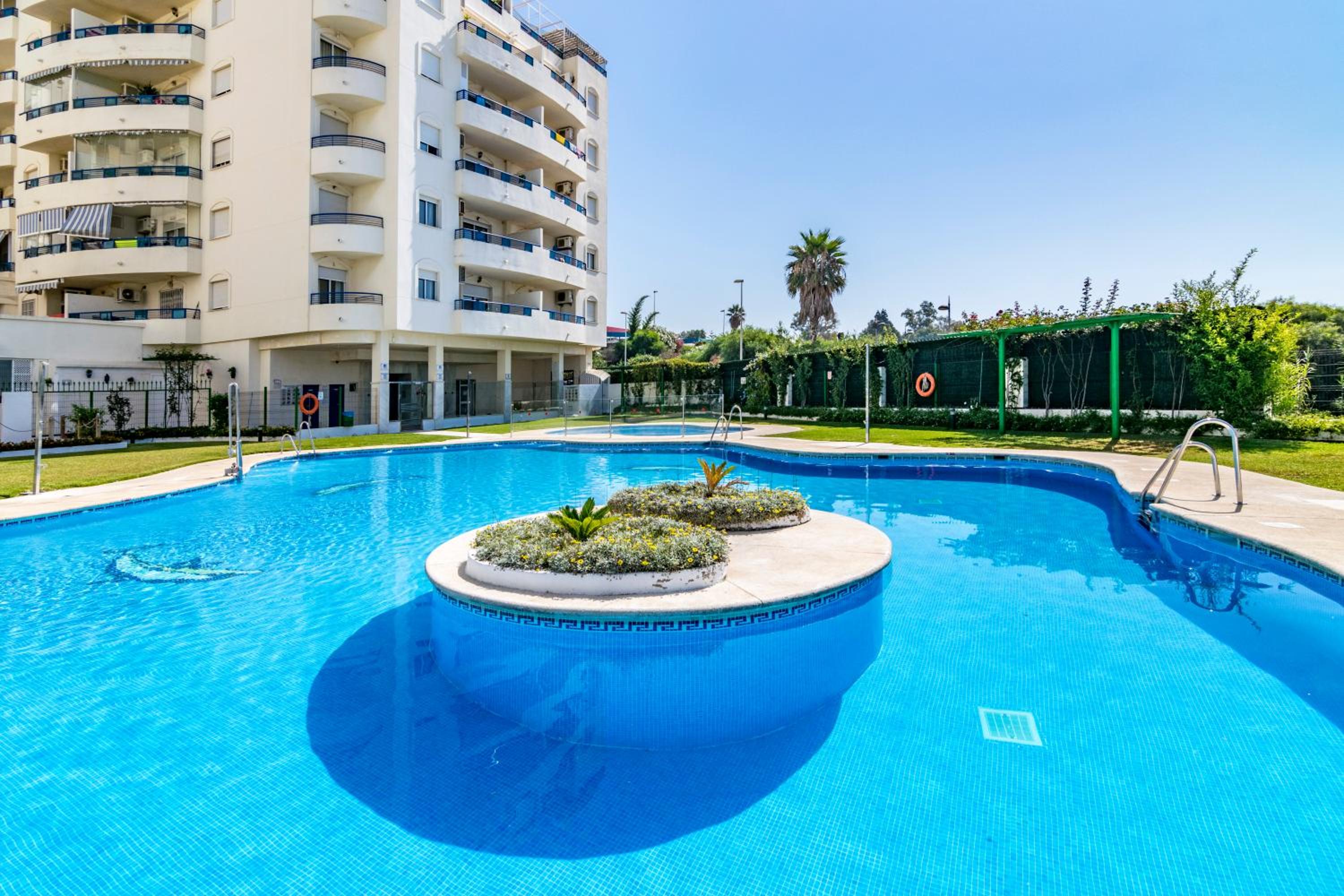 Apartment with Balcony thumbnail 6