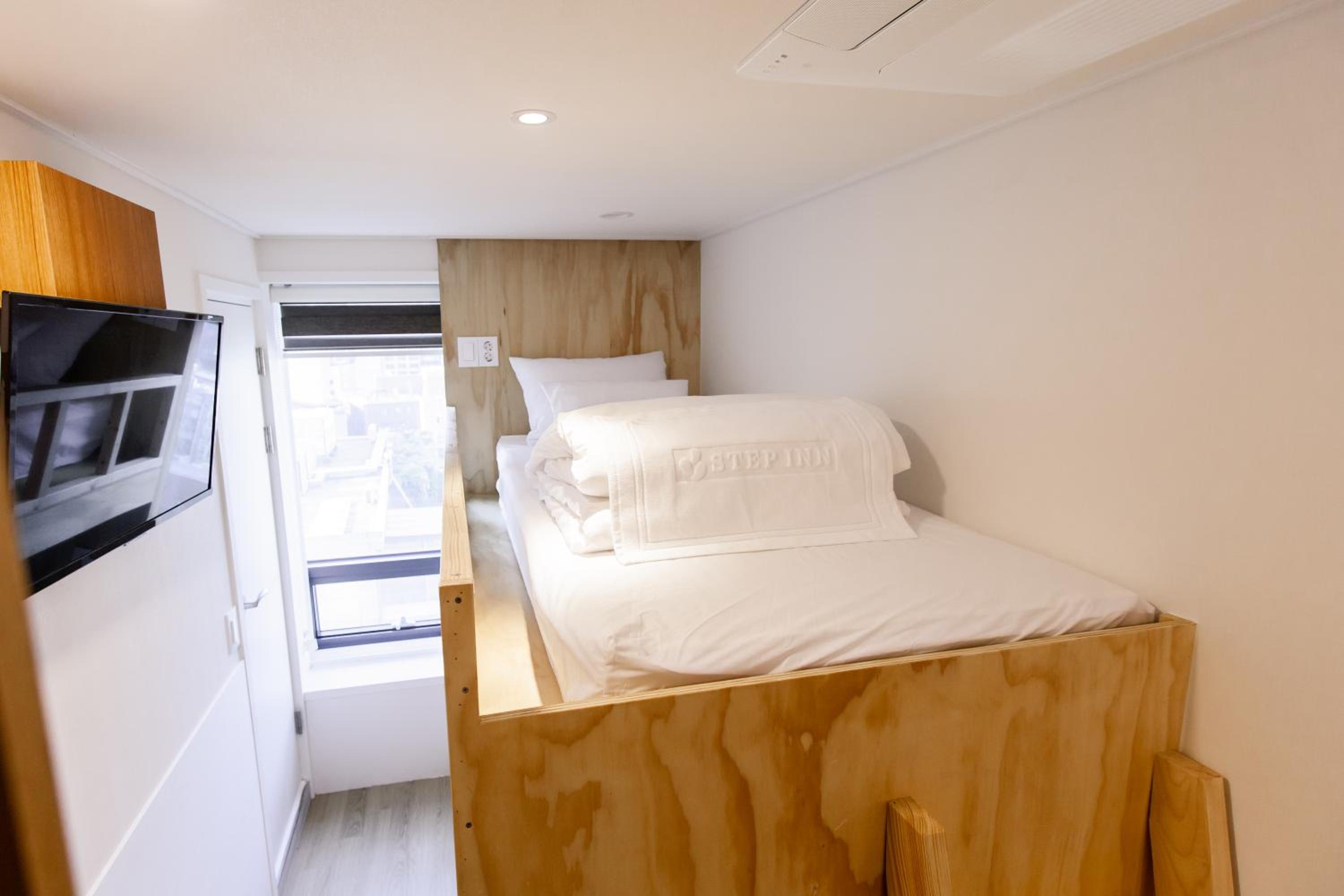 Twin Room with Bunk Bed photo 3