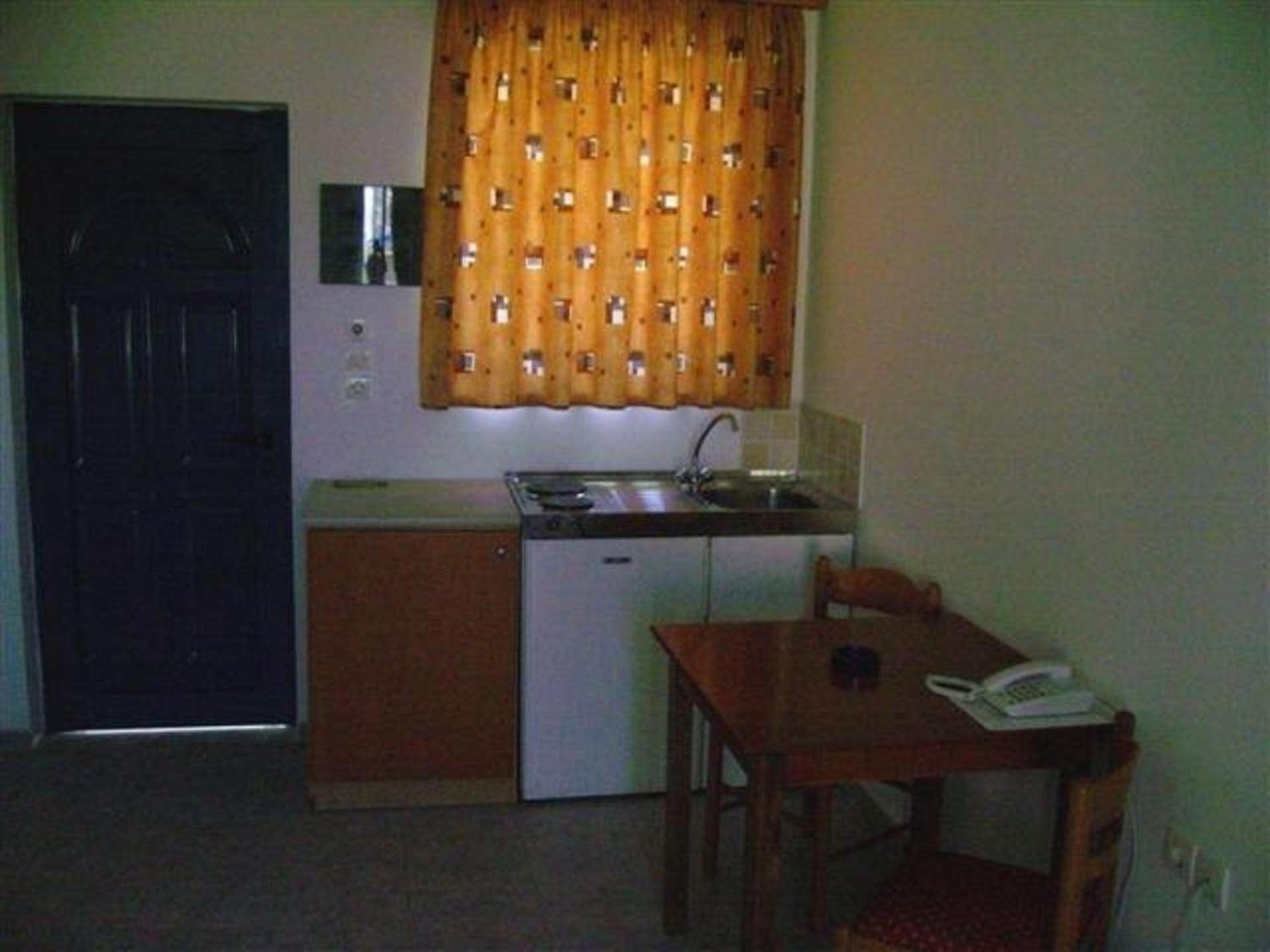 One-Bedroom Apartment - Photo 4